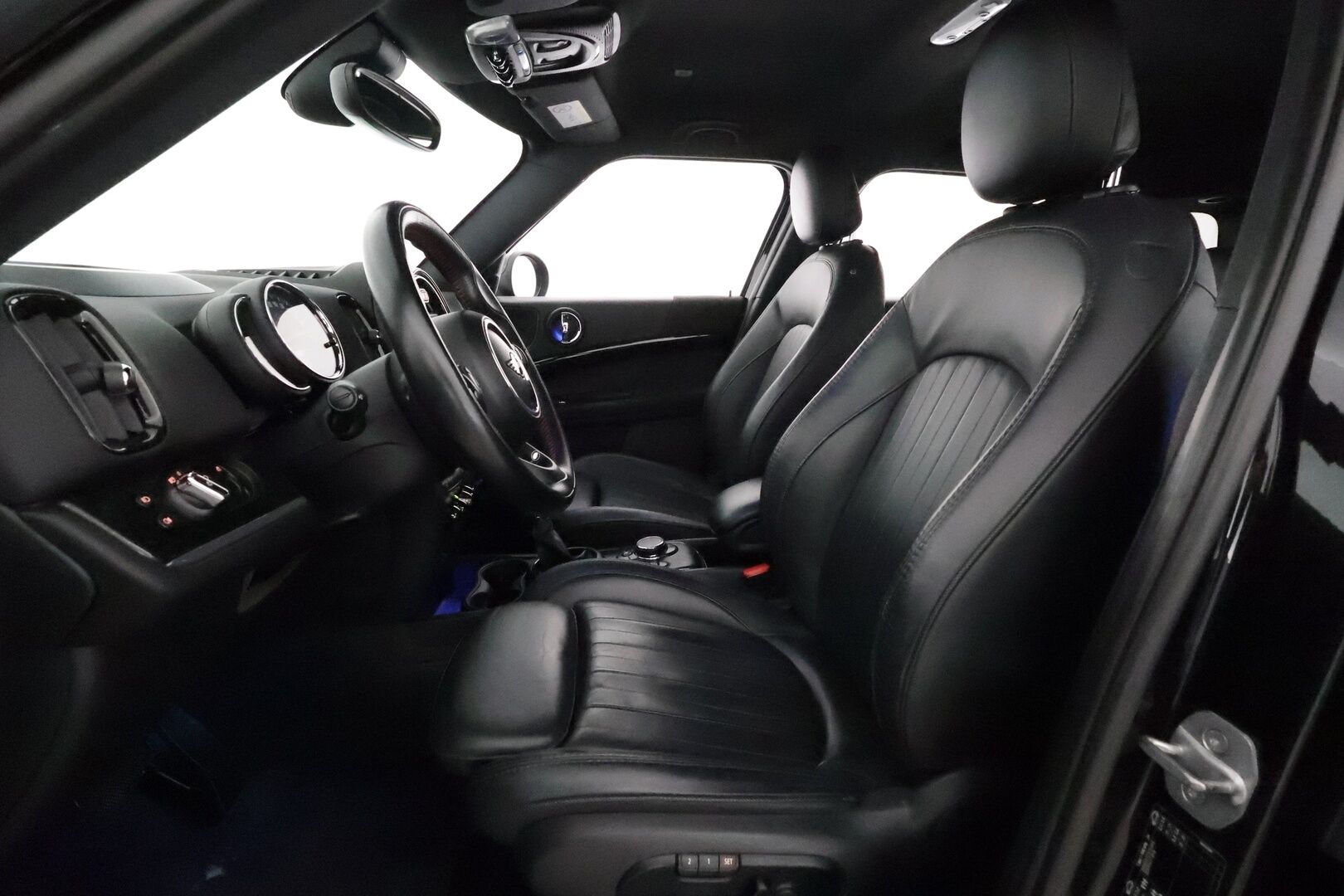 Mini Countryman 2019 Cooper SE ALL4 **Harman/Kardon / HUD / Adapt.Vakkari / LED-valot / P.Kamera / Sporttipenkki Muistilla / Navi / Keyless** - 2x Latauskaapelit / Kahdet Renkaat