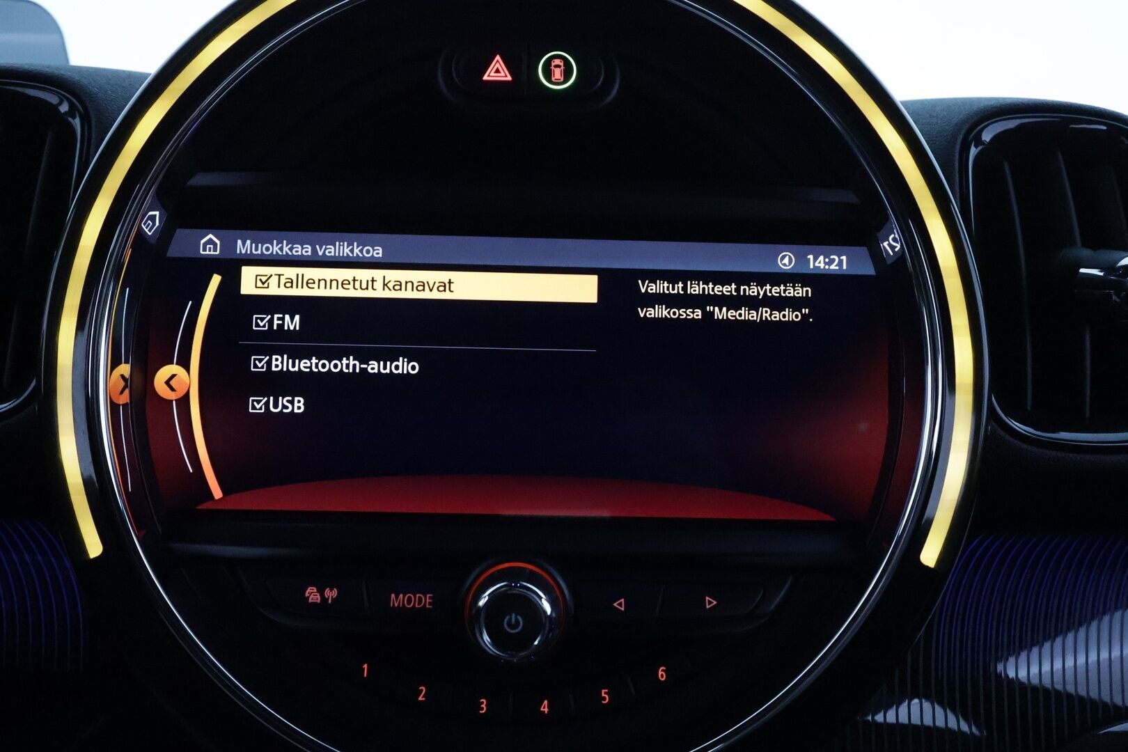 Mini Countryman 2019 Cooper SE ALL4 **Harman/Kardon / HUD / Adapt.Vakkari / LED-valot / P.Kamera / Sporttipenkki Muistilla / Navi / Keyless** - 2x Latauskaapelit / Kahdet Renkaat
