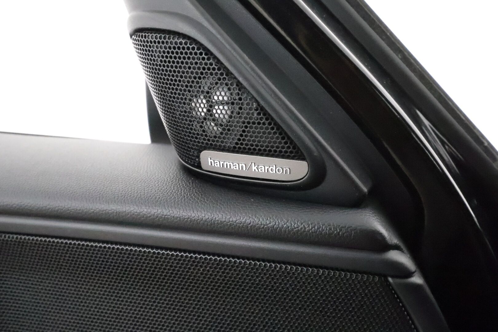 Mini Countryman 2019 Cooper SE ALL4 **Harman/Kardon / HUD / Adapt.Vakkari / LED-valot / P.Kamera / Sporttipenkki Muistilla / Navi / Keyless** - 2x Latauskaapelit / Kahdet Renkaat
