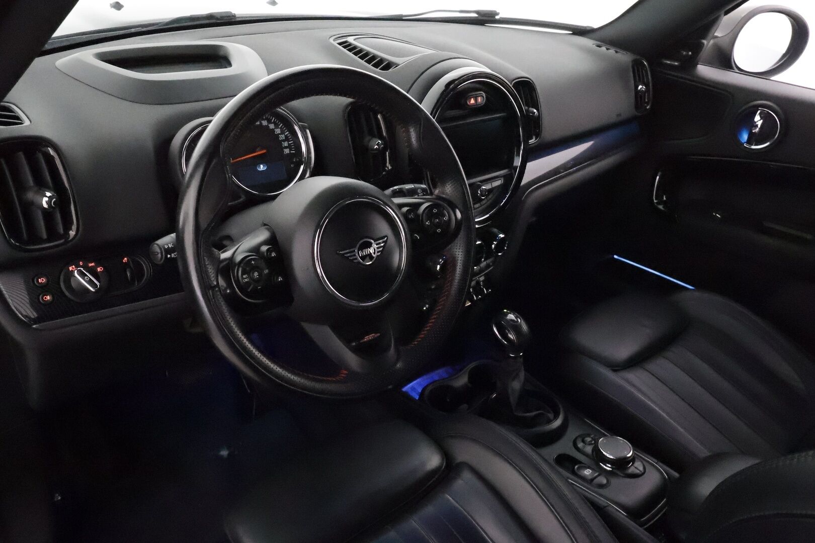 Mini Countryman 2019 Cooper SE ALL4 **Harman/Kardon / HUD / Adapt.Vakkari / LED-valot / P.Kamera / Sporttipenkki Muistilla / Navi / Keyless** - 2x Latauskaapelit / Kahdet Renkaat