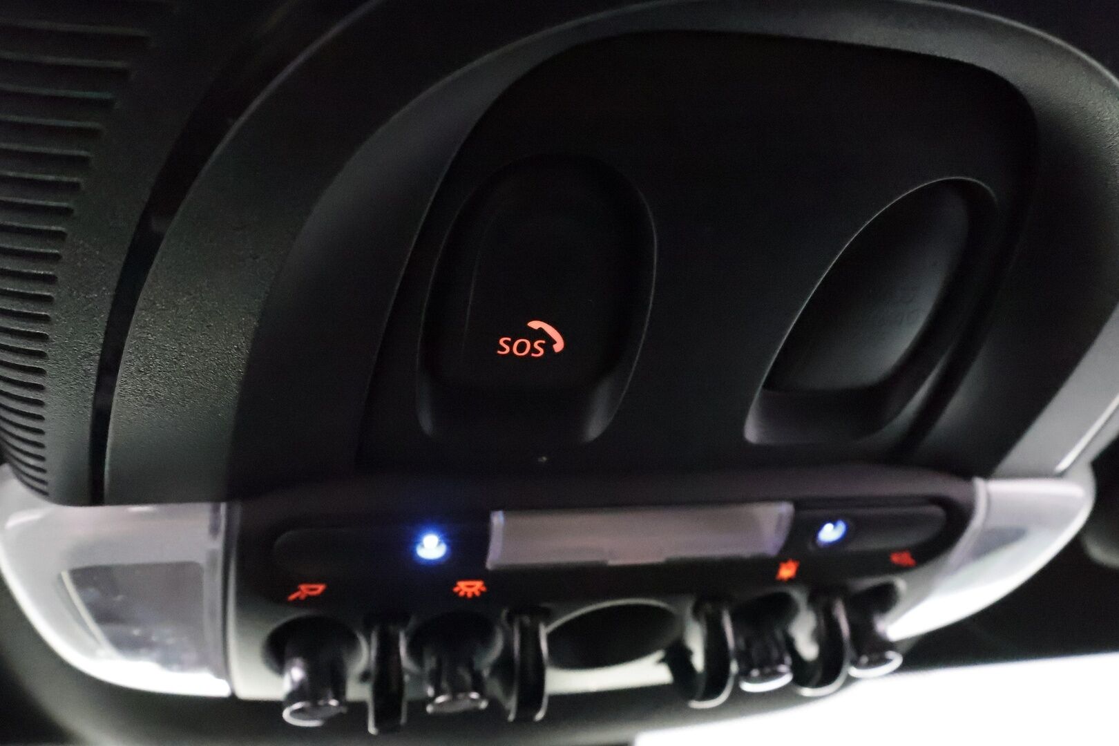 Mini Countryman 2019 Cooper SE ALL4 **Harman/Kardon / HUD / Adapt.Vakkari / LED-valot / P.Kamera / Sporttipenkki Muistilla / Navi / Keyless** - 2x Latauskaapelit / Kahdet Renkaat