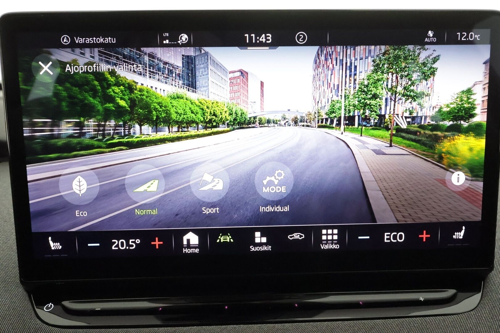 Skoda Enyaq 2023 60 iV * ILP / ACC / LED / P.kamera / Navi / Kaistavahti / Digimittaristo /  Keyless * - 1-om Suomi-auto / Akku kuntotarkastettu / Kahdet renkaat / Merkkihuollettu! - Osta nyt, maksa vasta ensi vuonna