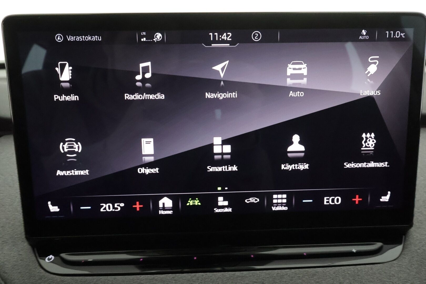 Skoda Enyaq 2023 60 iV * ILP / ACC / LED / P.kamera / Navi / Kaistavahti / Digimittaristo /  Keyless * - 1-om Suomi-auto / Akku kuntotarkastettu / Kahdet renkaat / Merkkihuollettu! - Osta nyt, maksa vasta ensi vuonna