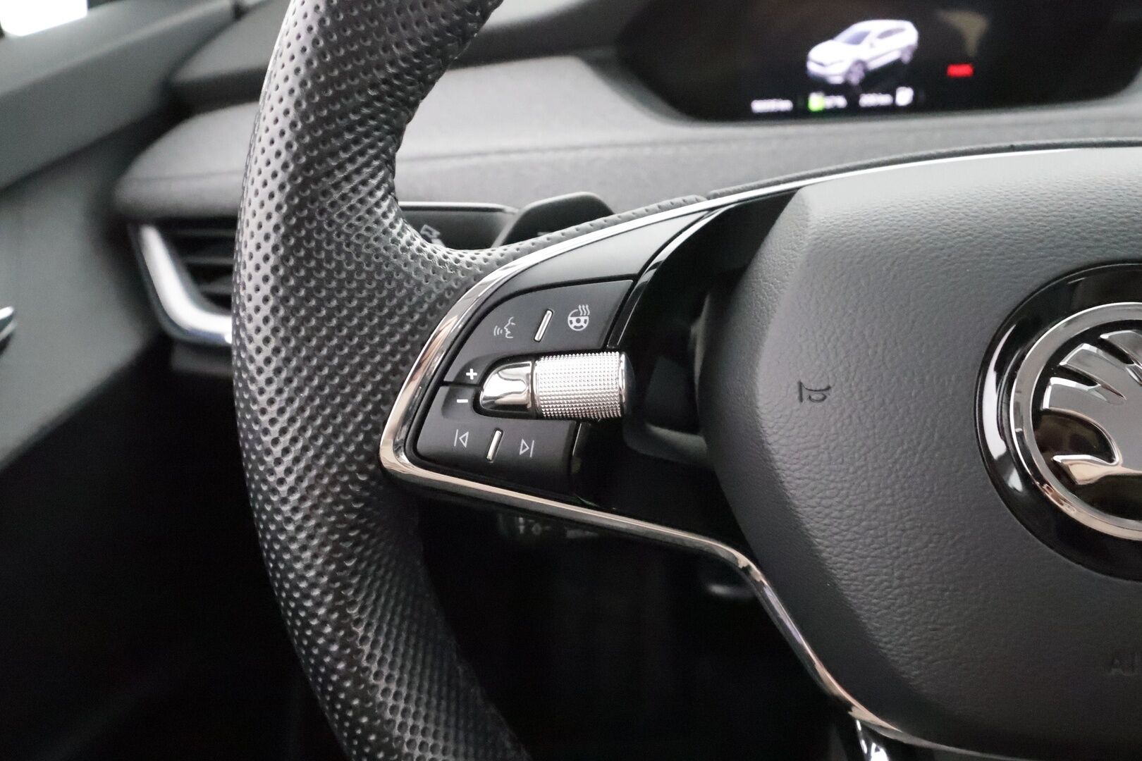 Skoda Enyaq 2023 60 iV * ILP / ACC / LED / P.kamera / Navi / Kaistavahti / Digimittaristo /  Keyless * - 1-om Suomi-auto / Akku kuntotarkastettu / Kahdet renkaat / Merkkihuollettu! - Osta nyt, maksa vasta ensi vuonna