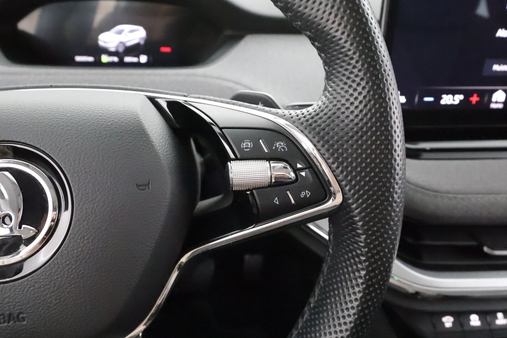 Skoda Enyaq 2023 60 iV * ILP / ACC / LED / P.kamera / Navi / Kaistavahti / Digimittaristo /  Keyless * - 1-om Suomi-auto / Akku kuntotarkastettu / Kahdet renkaat / Merkkihuollettu! - Osta nyt, maksa vasta ensi vuonna