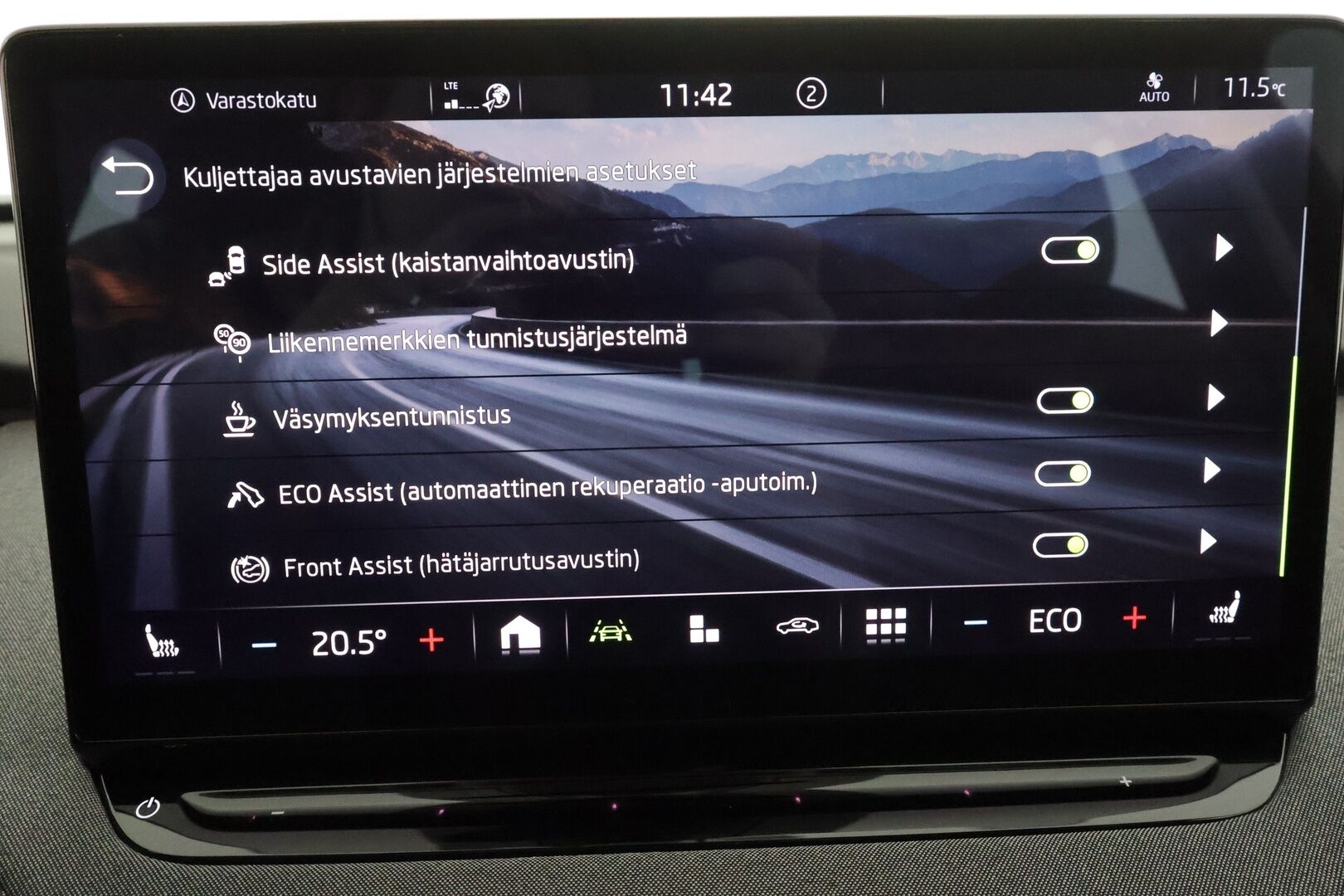 Skoda Enyaq 2023 60 iV * ILP / ACC / LED / P.kamera / Navi / Kaistavahti / Digimittaristo /  Keyless * - 1-om Suomi-auto / Akku kuntotarkastettu / Kahdet renkaat / Merkkihuollettu! - Osta nyt, maksa vasta ensi vuonna