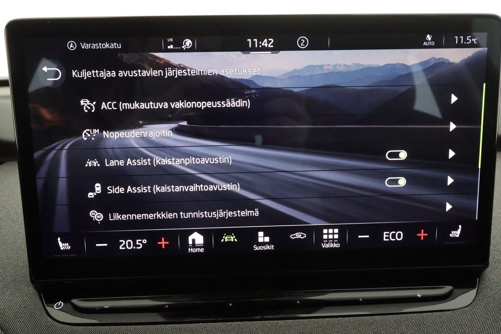 Skoda Enyaq 2023 60 iV * ILP / ACC / LED / P.kamera / Navi / Kaistavahti / Digimittaristo /  Keyless * - 1-om Suomi-auto / Akku kuntotarkastettu / Kahdet renkaat / Merkkihuollettu! - Osta nyt, maksa vasta ensi vuonna