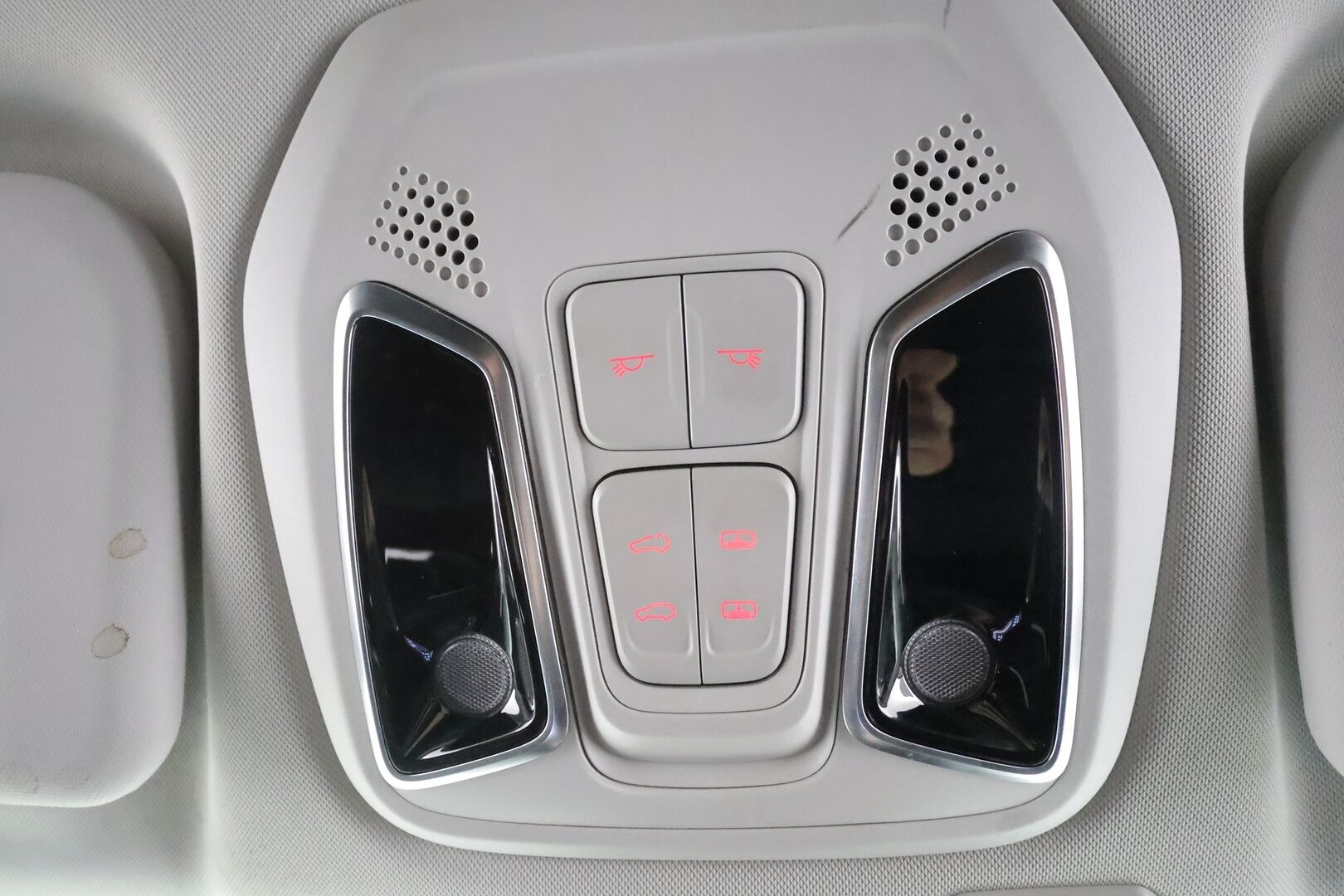 Maxus Euniq 6 2023 Grand Suv - | Panorama | ACC | 360 | Sähköpenkit | Full-LED | Nahkaverhoilu | Katveavustin | Kaistavahti | Keyless | Digimittaristo | Suomi-auto | 2x Latauskaapelit |