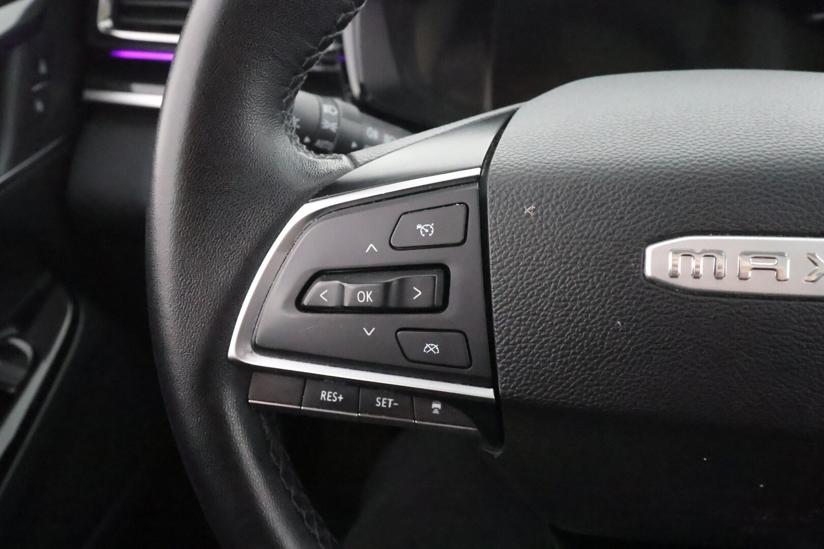 Maxus Euniq 6 2023 Grand Suv - | Panorama | ACC | 360 | Sähköpenkit | Full-LED | Nahkaverhoilu | Katveavustin | Kaistavahti | Keyless | Digimittaristo | Suomi-auto | 2x Latauskaapelit |