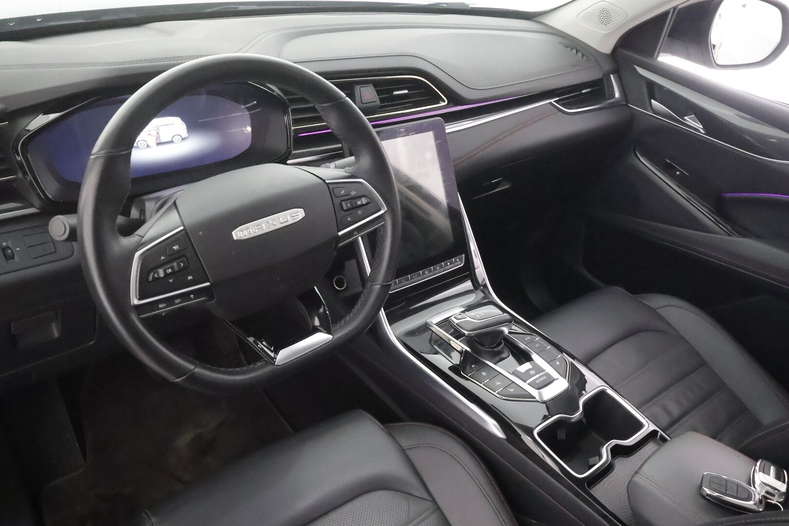 Maxus Euniq 6 2023 Grand Suv - | Panorama | ACC | 360 | Sähköpenkit | Full-LED | Nahkaverhoilu | Katveavustin | Kaistavahti | Keyless | Digimittaristo | Suomi-auto | 2x Latauskaapelit |