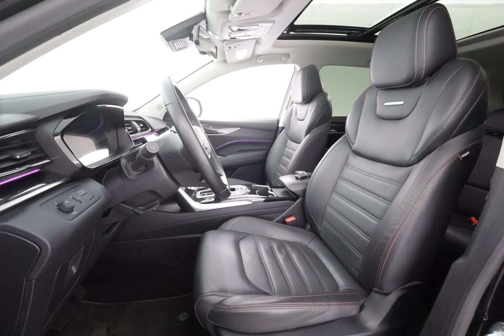 Maxus Euniq 6 2023 Grand Suv - | Panorama | ACC | 360 | Sähköpenkit | Full-LED | Nahkaverhoilu | Katveavustin | Kaistavahti | Keyless | Digimittaristo | Suomi-auto | 2x Latauskaapelit |