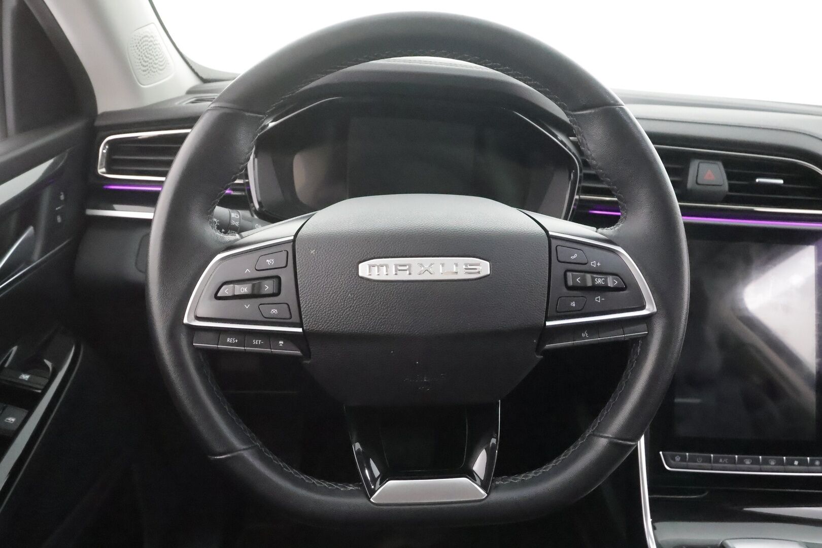 Maxus Euniq 6 2023 Grand Suv - | Panorama | ACC | 360 | Sähköpenkit | Full-LED | Nahkaverhoilu | Katveavustin | Kaistavahti | Keyless | Digimittaristo | Suomi-auto | 2x Latauskaapelit |