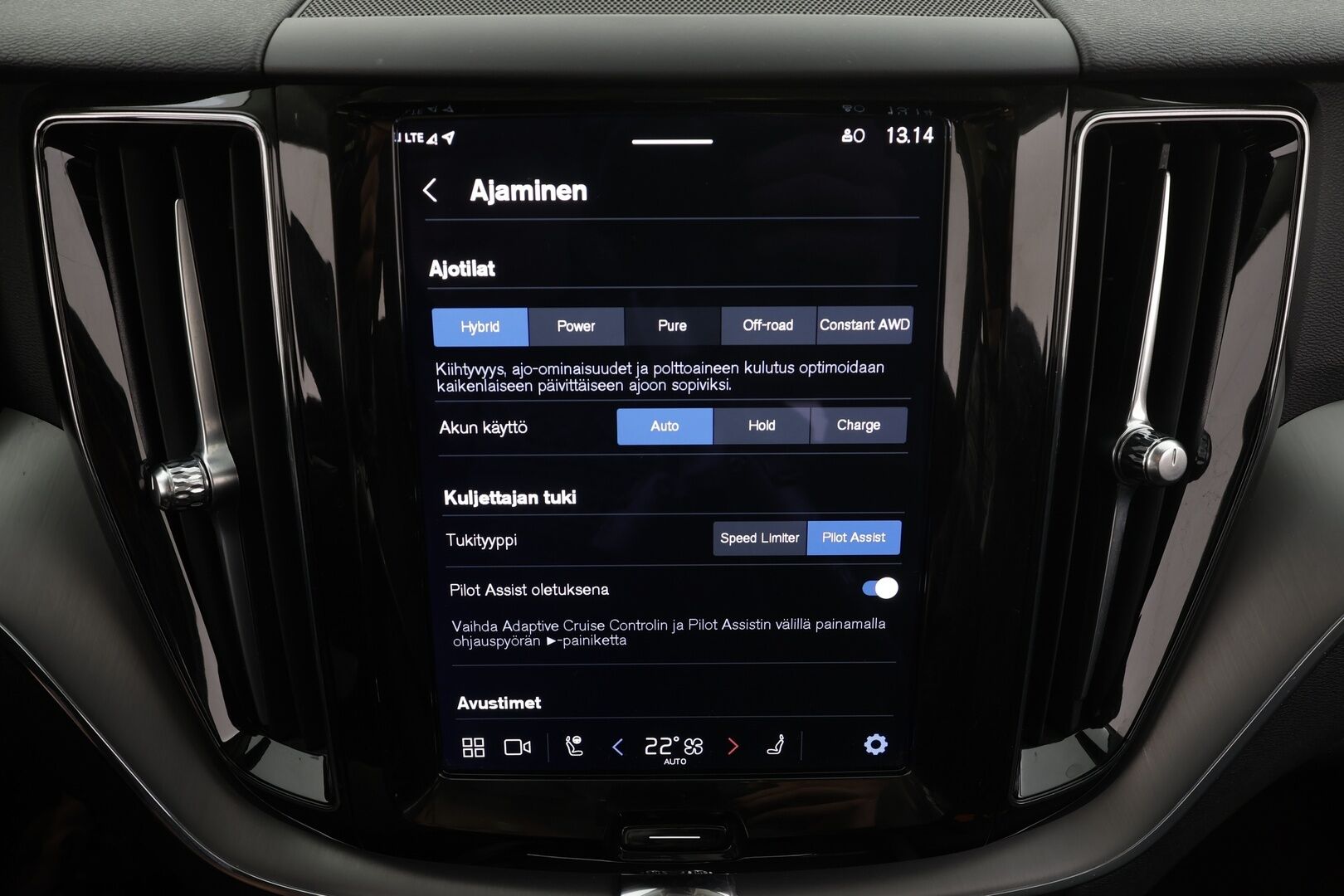 Volvo XC60 2023 T6 AWD Long Range Core aut * ACC / P.Kamera / Full LED / Webasto / Navi / Koukku / Panorama / Facelift * - 1.Om Suomi-auto / Akku kuntotarkastettu / Kahdet renkaat aluvanteilla / Merkkihuollettu