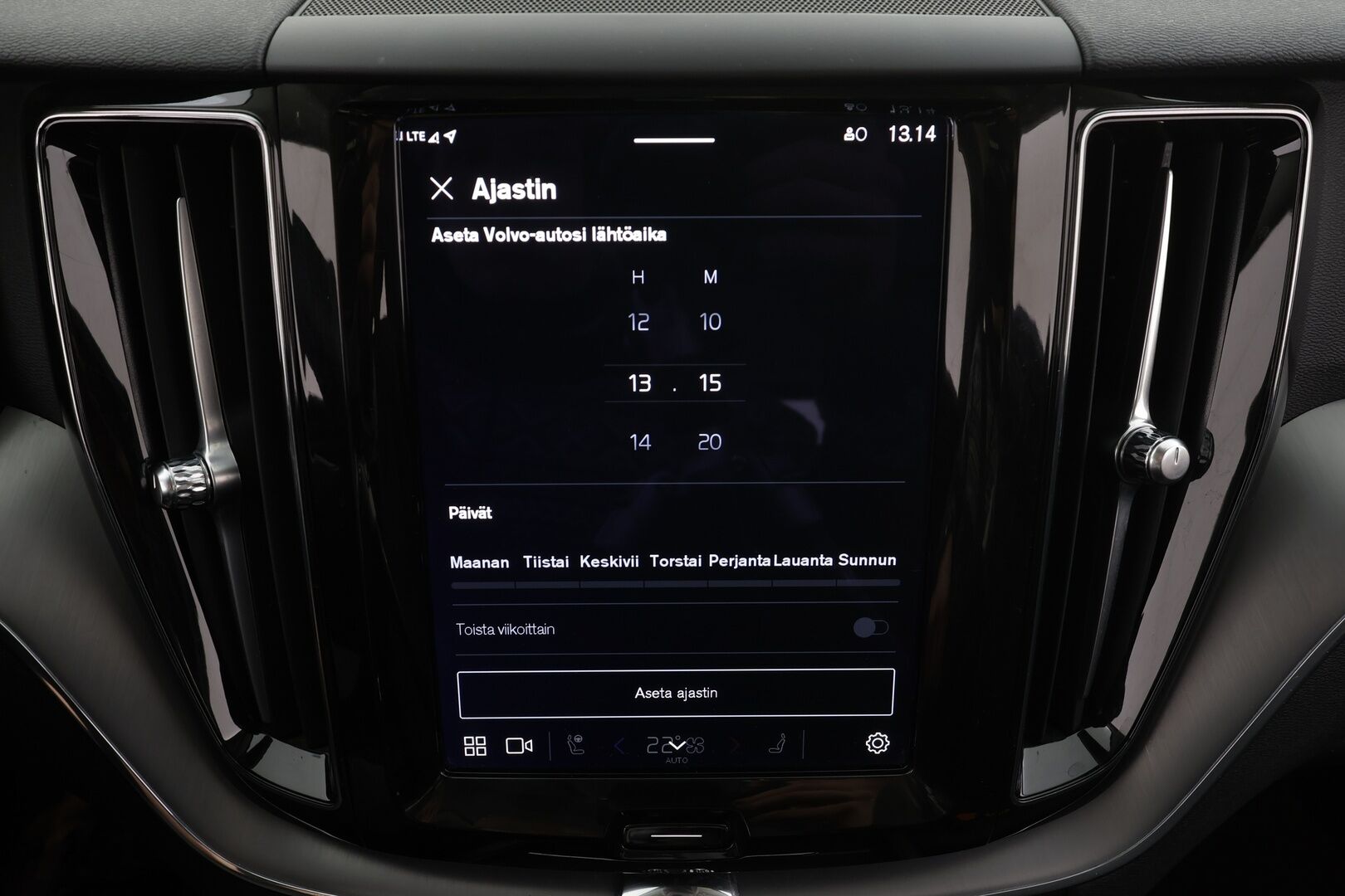 Volvo XC60 2023 T6 AWD Long Range Core aut * ACC / P.Kamera / Full LED / Webasto / Navi / Koukku / Panorama / Facelift * - 1.Om Suomi-auto / Akku kuntotarkastettu / Kahdet renkaat aluvanteilla / Merkkihuollettu