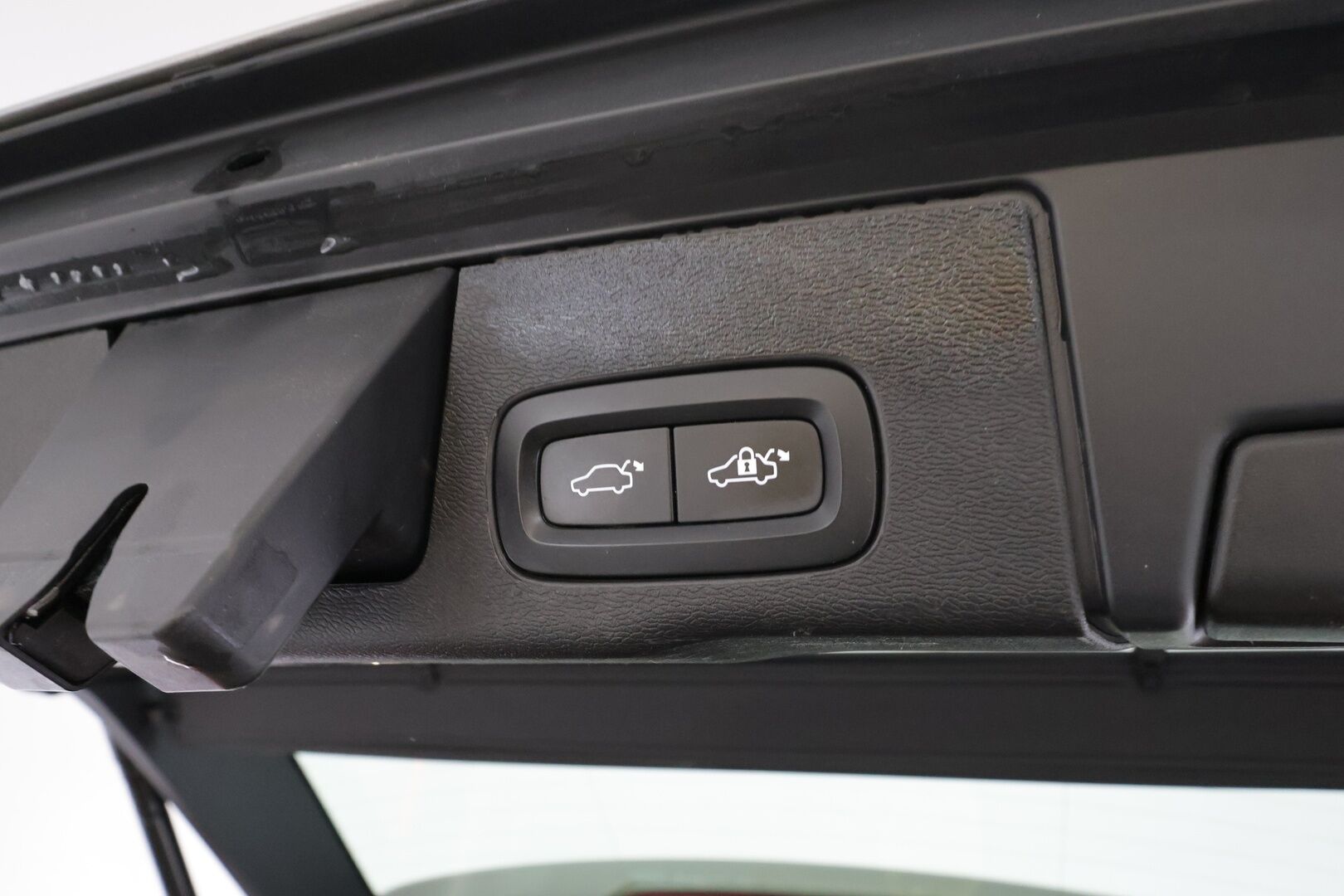 Volvo XC60 2023 T6 AWD Long Range Core aut * ACC / P.Kamera / Full LED / Webasto / Navi / Koukku / Panorama / Facelift * - 1.Om Suomi-auto / Akku kuntotarkastettu / Kahdet renkaat aluvanteilla / Merkkihuollettu