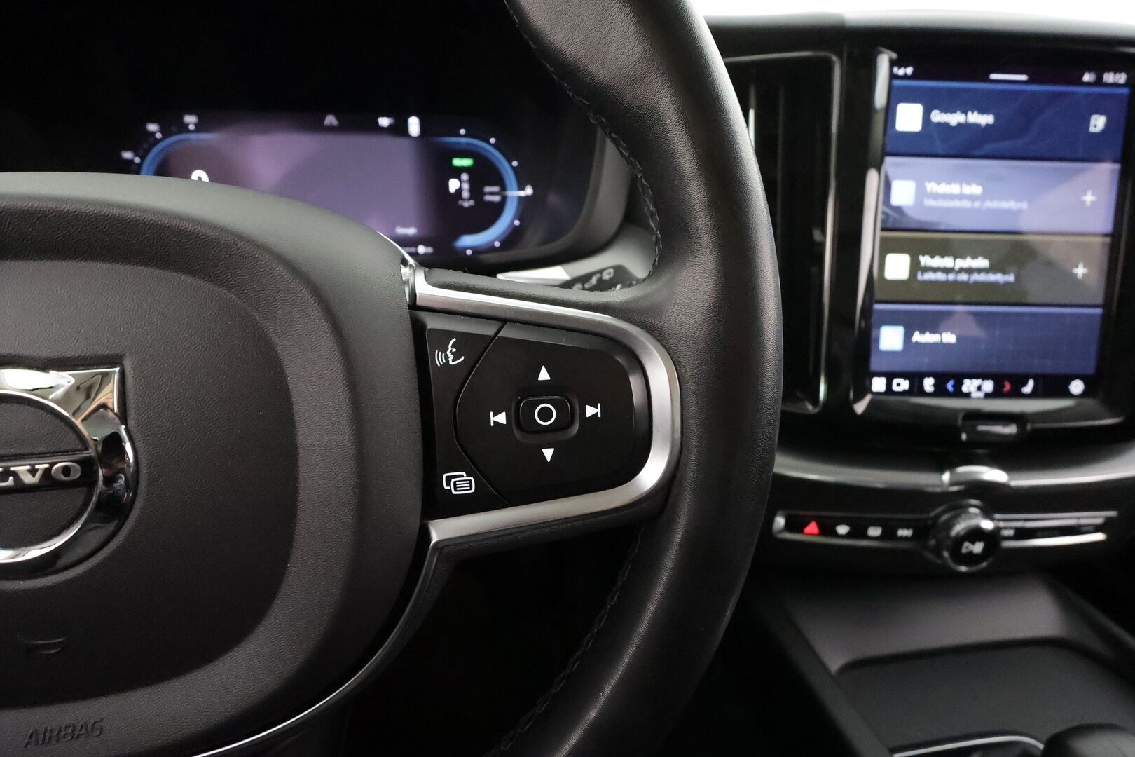 Volvo XC60 2023 T6 AWD Long Range Core aut * ACC / P.Kamera / Full LED / Webasto / Navi / Koukku / Panorama / Facelift * - 1.Om Suomi-auto / Akku kuntotarkastettu / Kahdet renkaat aluvanteilla / Merkkihuollettu