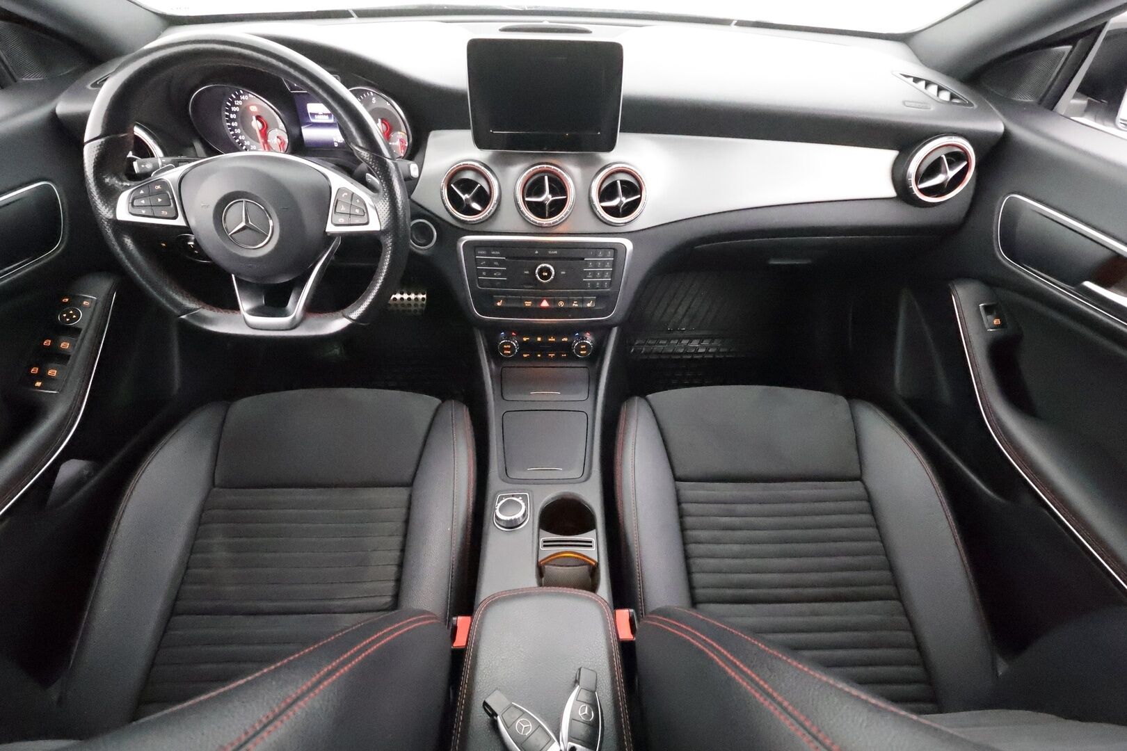 Mercedes-Benz CLA 2016 200 A Shooting Brake Business AMG - | Vakkari | ILS-Xenon | Sporttipenkit | P.kamera ja tutkat | Nahka-alcantara | Dynamic Select | Bluetooth | Penkinlämmittimet | 