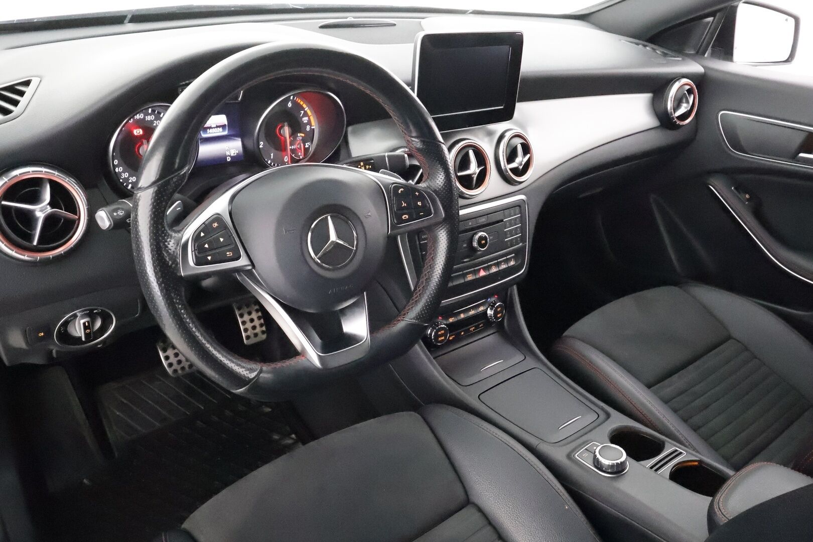 Mercedes-Benz CLA 2016 200 A Shooting Brake Business AMG - | Vakkari | ILS-Xenon | Sporttipenkit | P.kamera ja tutkat | Nahka-alcantara | Dynamic Select | Bluetooth | Penkinlämmittimet | - KORKO VAIN 3,99 %