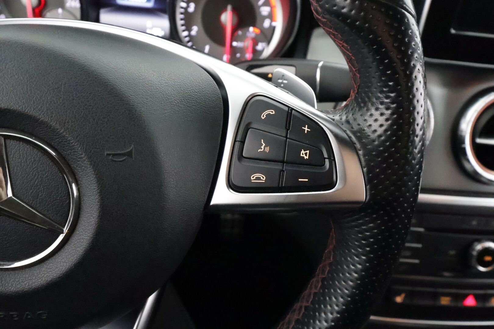 Mercedes-Benz CLA 2016 200 A Shooting Brake Business AMG - | Vakkari | ILS-Xenon | Sporttipenkit | P.kamera ja tutkat | Nahka-alcantara | Dynamic Select | Bluetooth | Penkinlämmittimet | 