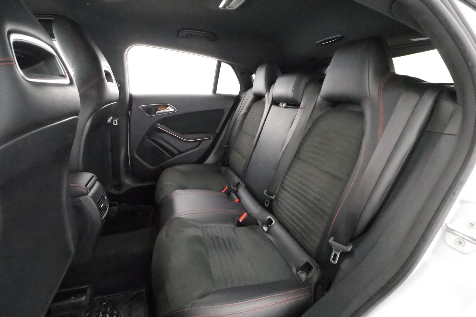 Mercedes-Benz CLA 2016 200 A Shooting Brake Business AMG - | Vakkari | ILS-Xenon | Sporttipenkit | P.kamera ja tutkat | Nahka-alcantara | Dynamic Select | Bluetooth | Penkinlämmittimet | 