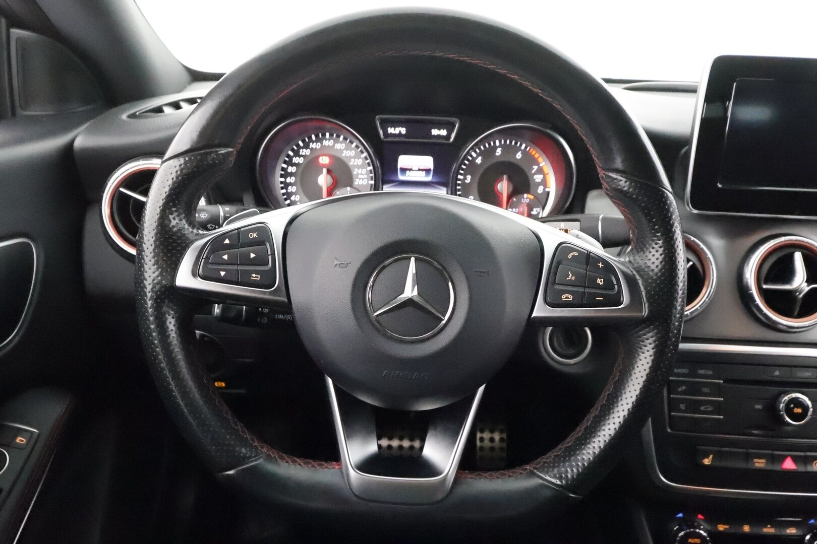 Mercedes-Benz CLA 2016 200 A Shooting Brake Business AMG - | Vakkari | ILS-Xenon | Sporttipenkit | P.kamera ja tutkat | Nahka-alcantara | Dynamic Select | Bluetooth | Penkinlämmittimet | 