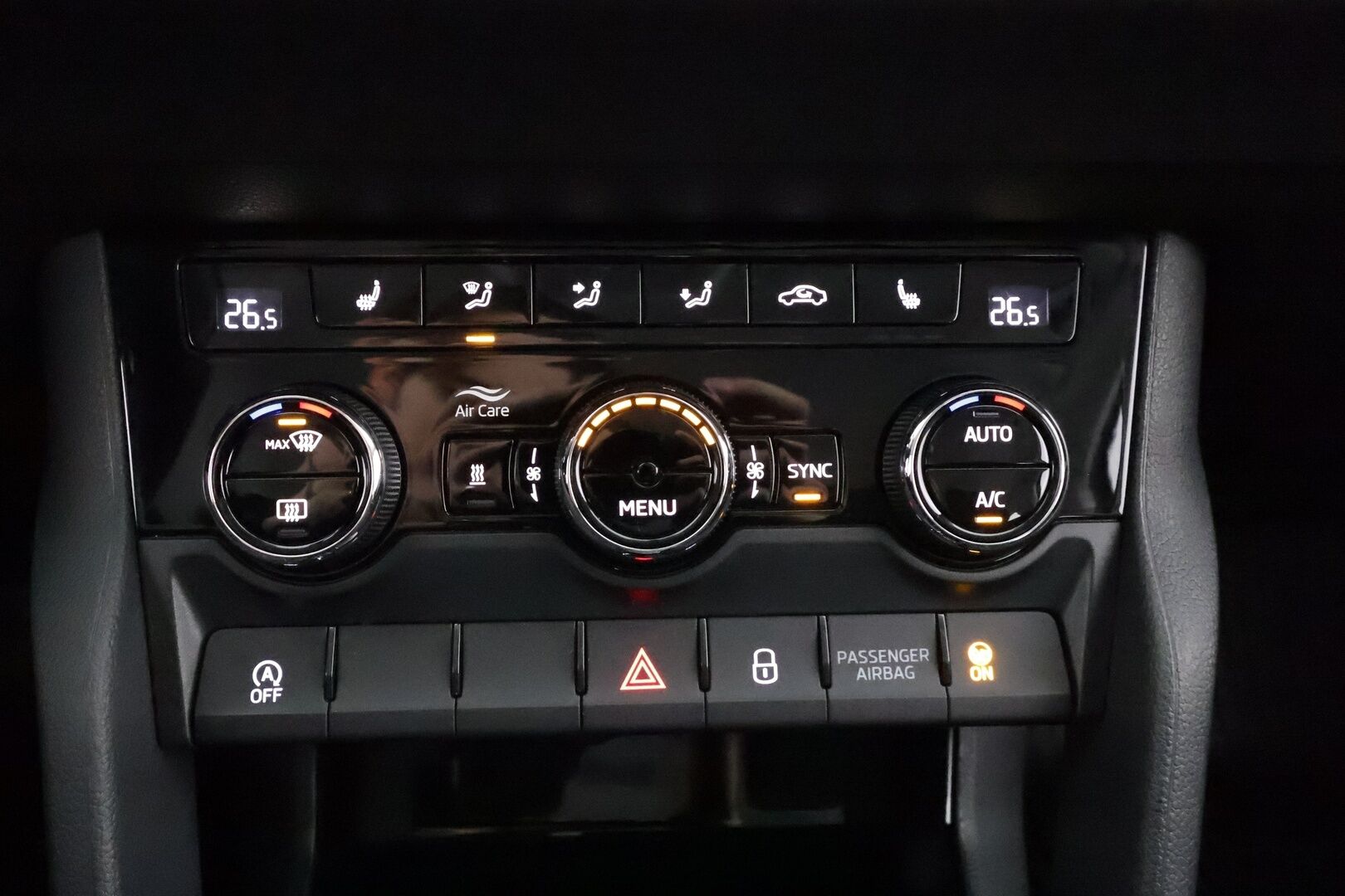 Skoda Karoq 2023 2.0 TDI 150 4x4 Ambition DSG Autom. * Vakkari / Koukku / LED / P.tutka / Webasto / KeylessGo * - Suomi-auto / Kahdet renkaat aluvanteilla - HULLU BLACKWEEK KORKOTARJOUS 2,49%