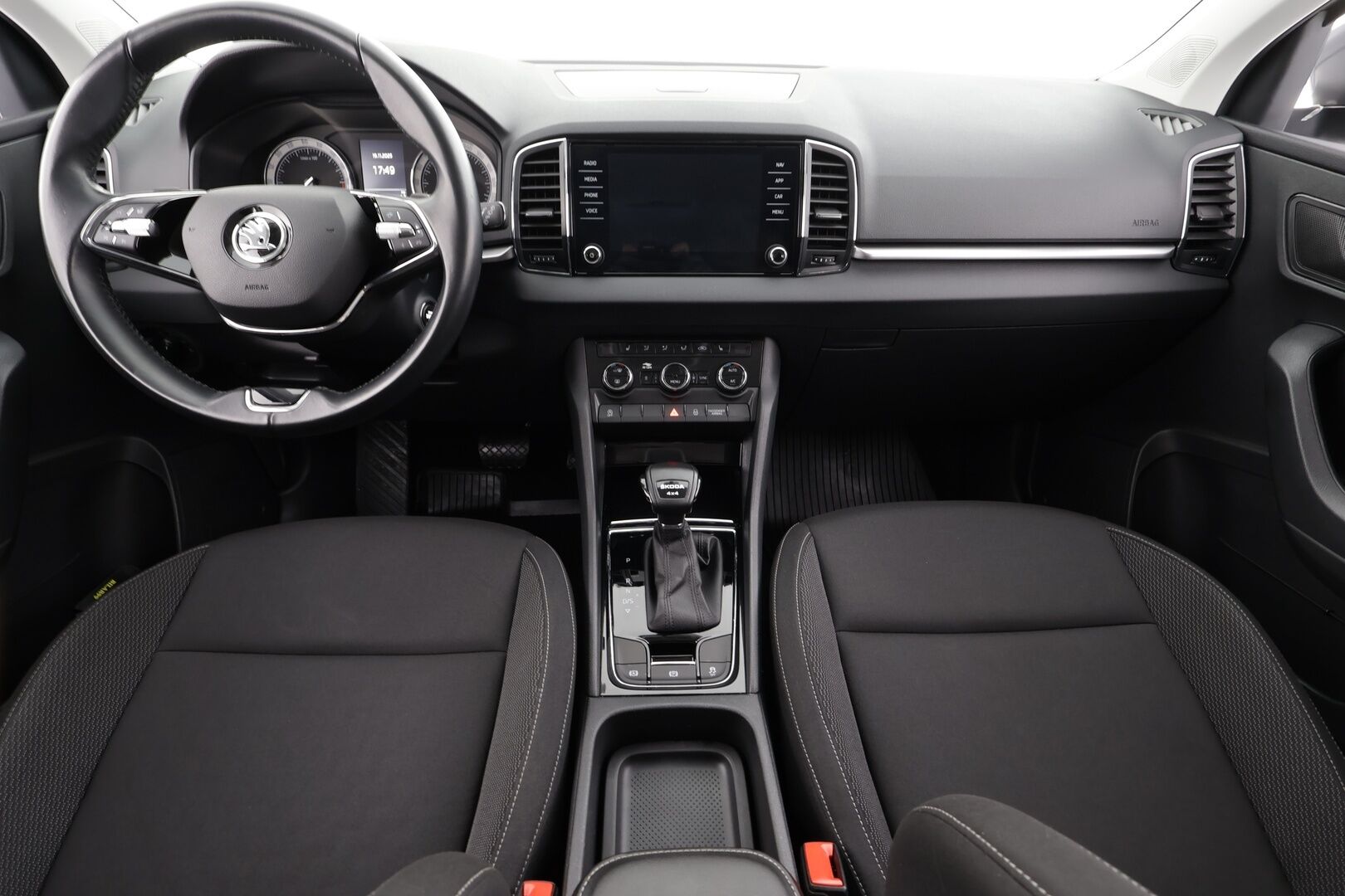 Skoda Karoq 2023 2.0 TDI 150 4x4 Ambition DSG Autom. * Vakkari / Koukku / LED / P.tutka / Webasto / KeylessGo * - Suomi-auto / Kahdet renkaat aluvanteilla - HULLU BLACKWEEK KORKOTARJOUS 2,49%