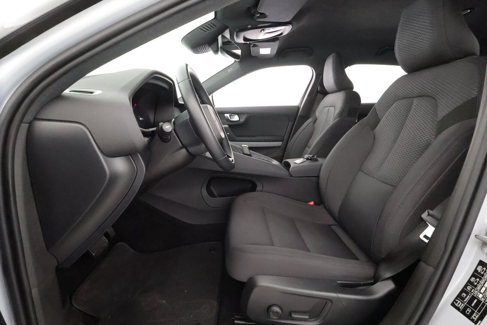 Polestar 2 2023 Standard Range Single Motor, 170kW, 69kWh - | ACC | Koukku | 360° | Pilot Assist | BLIS | Muistipenkki | LED | Apple & Android | CTA | 1-om suomiauto | 2x polestar alut | Merkkihuollot |