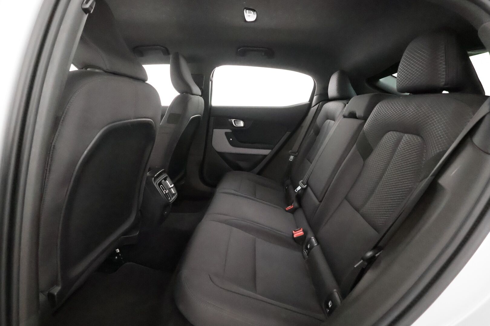 Polestar 2 2023 Standard Range Single Motor, 170kW, 69kWh - | ACC | Koukku | 360° | Pilot Assist | BLIS | Muistipenkki | LED | Apple & Android | CTA | 1-om suomiauto | 2x polestar alut | Merkkihuollot |