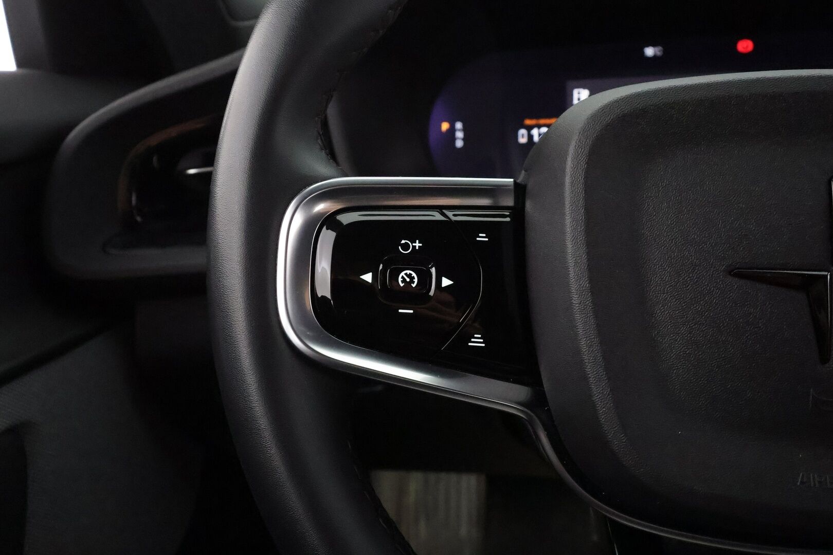 Polestar 2 2023 Standard Range Single Motor, 170kW, 69kWh - | ACC | Koukku | 360° | Pilot Assist | BLIS | Muistipenkki | LED | Apple & Android | CTA | 1-om suomiauto | 2x polestar alut | Merkkihuollot |