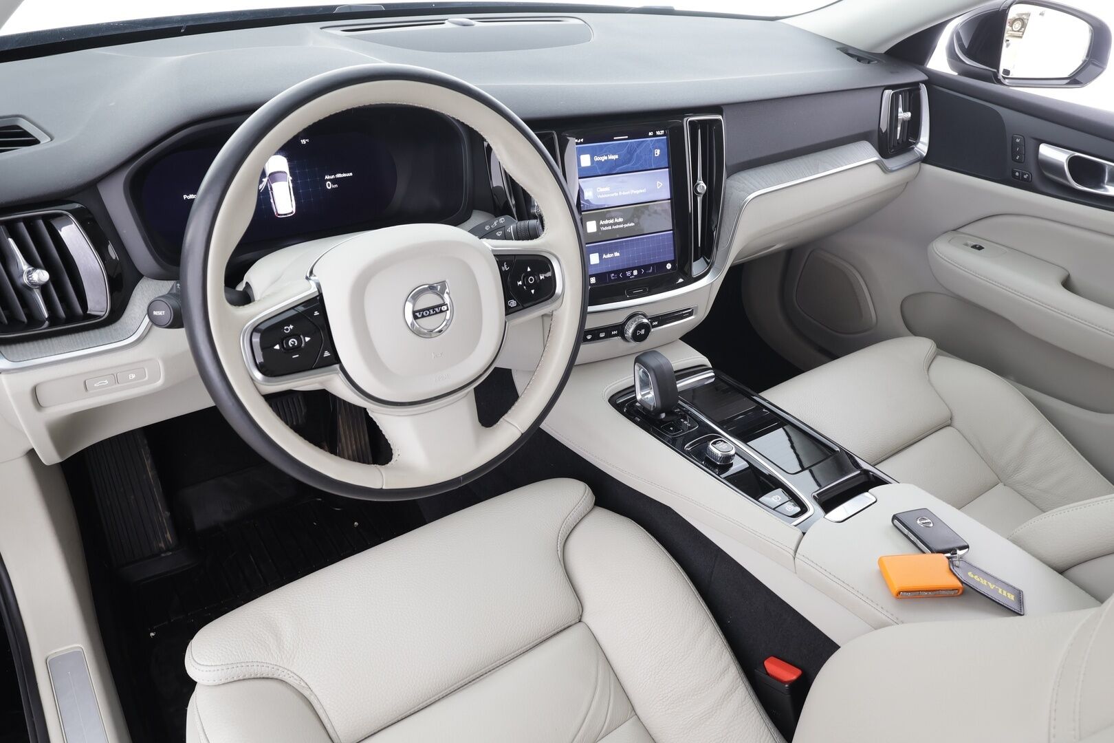 Volvo V60 2023 T6 AWD Long Range Plus Bright aut * ACC / Koukku / Full-LED / P.Kamera / Sportnahat Muistilla / Navi / Kaistavahti * - 1-om Suomi-auto / Akku kuntotarkastettu / 2x Latauskaapelit / Kahdet renkaat aluvanteilla / Merkkihuollot