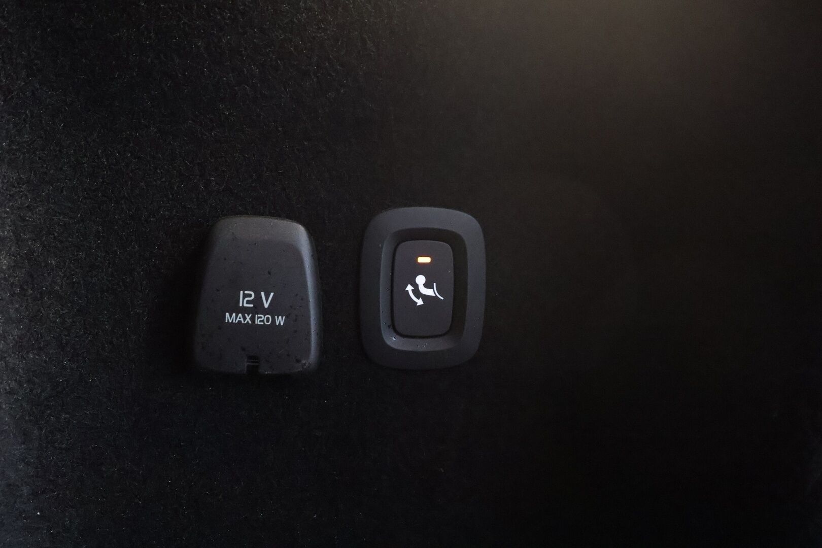 Volvo V60 2023 T6 AWD Long Range Plus Bright aut * ACC / Koukku / Full-LED / P.Kamera / Sportnahat Muistilla / Navi / Kaistavahti * - 1-om Suomi-auto / Akku kuntotarkastettu / 2x Latauskaapelit / Kahdet renkaat aluvanteilla / Merkkihuollot