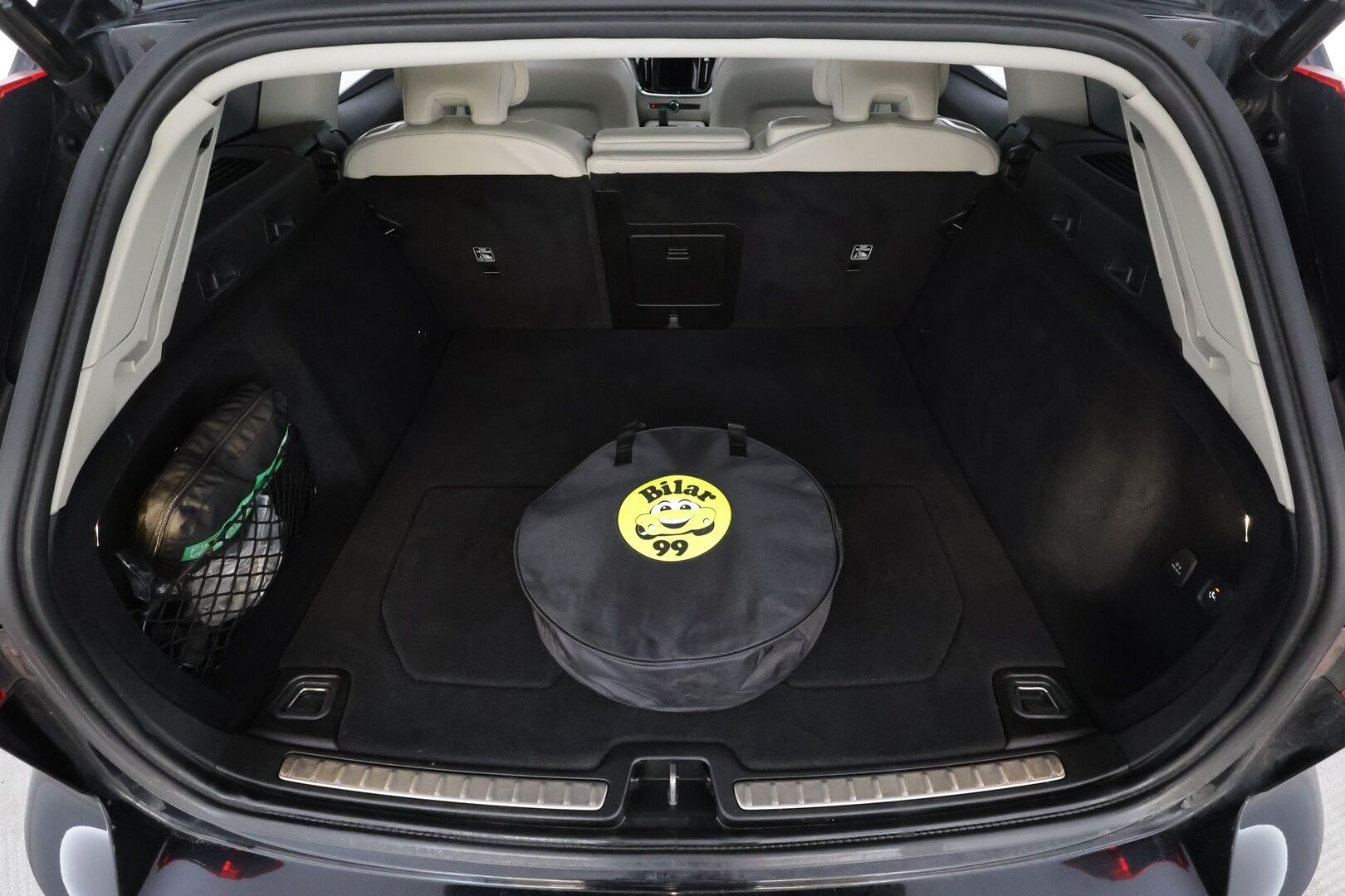 Volvo V60 2023 T6 AWD Long Range Plus Bright aut * ACC / Koukku / Full-LED / P.Kamera / Sportnahat Muistilla / Navi / Kaistavahti * - 1-om Suomi-auto / Akku kuntotarkastettu / 2x Latauskaapelit / Kahdet renkaat aluvanteilla / Merkkihuollot