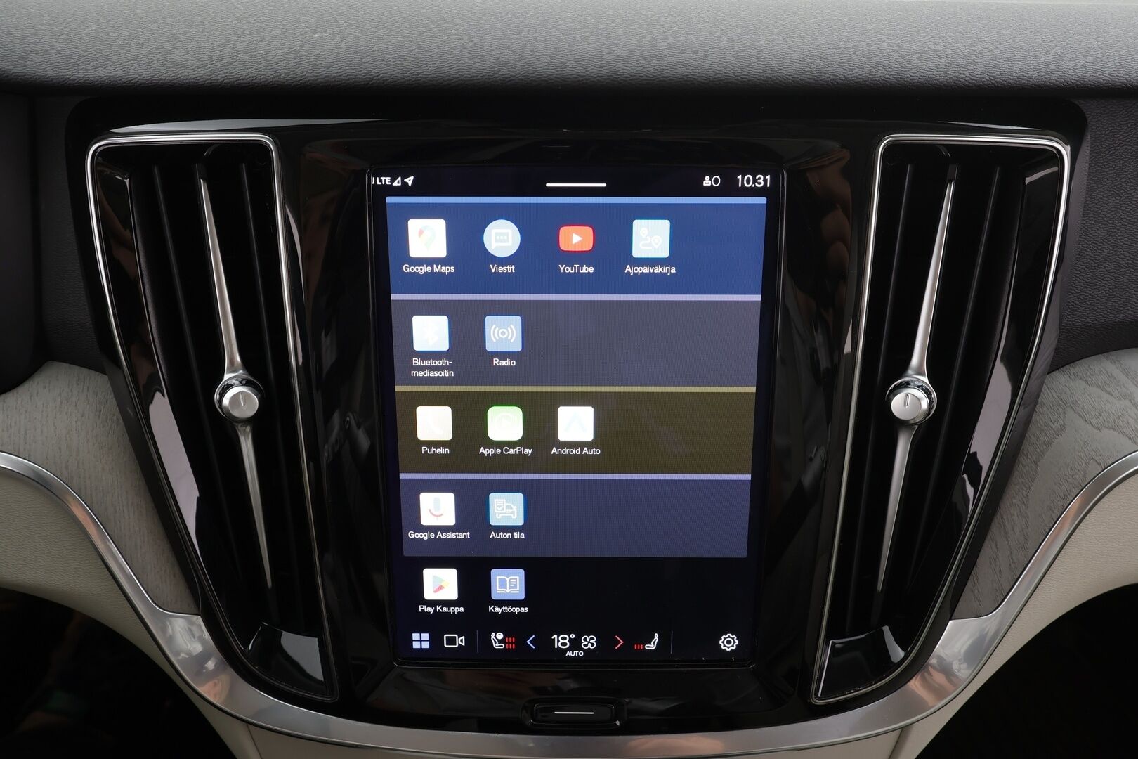 Volvo V60 2023 T6 AWD Long Range Plus Bright aut * ACC / Koukku / Full-LED / P.Kamera / Sportnahat Muistilla / Navi / Kaistavahti * - 1-om Suomi-auto / Akku kuntotarkastettu / 2x Latauskaapelit / Kahdet renkaat aluvanteilla / Merkkihuollot