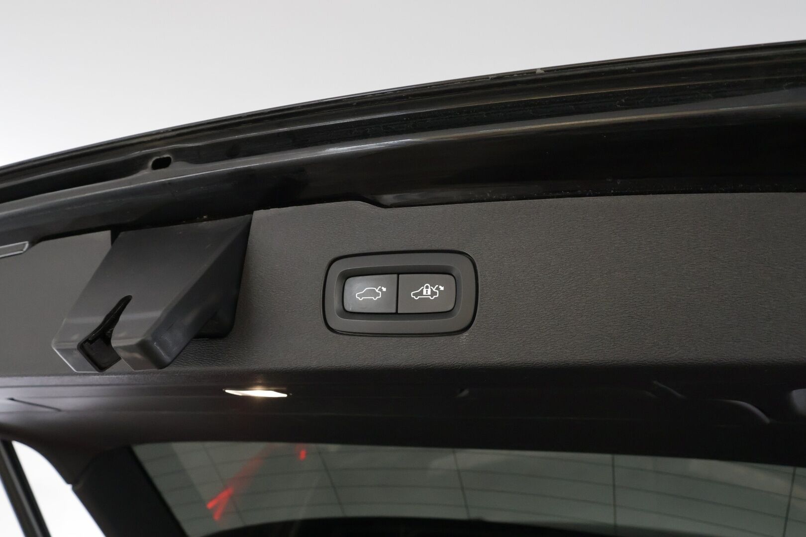 Volvo V60 2023 T6 AWD Long Range Plus Bright aut * ACC / Koukku / Full-LED / P.Kamera / Sportnahat Muistilla / Navi / Kaistavahti * - 1-om Suomi-auto / Akku kuntotarkastettu / 2x Latauskaapelit / Kahdet renkaat aluvanteilla / Merkkihuollot