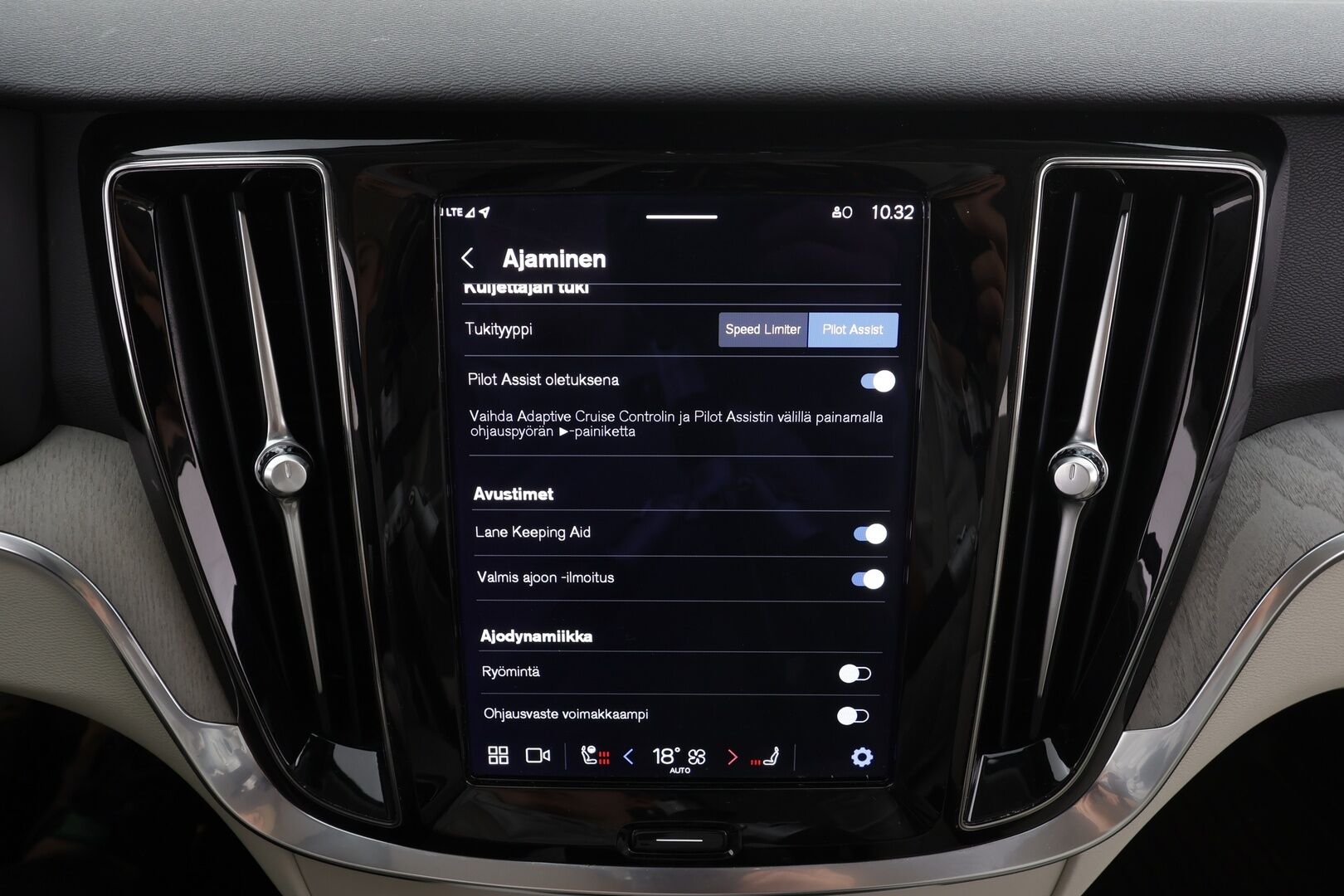 Volvo V60 2023 T6 AWD Long Range Plus Bright aut * ACC / Koukku / Full-LED / P.Kamera / Sportnahat Muistilla / Navi / Kaistavahti * - 1-om Suomi-auto / Akku kuntotarkastettu / 2x Latauskaapelit / Kahdet renkaat aluvanteilla / Merkkihuollot