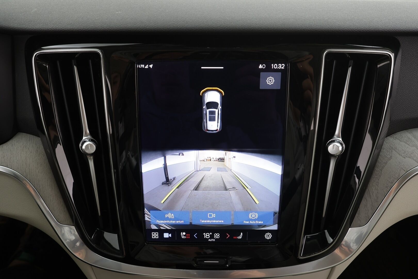 Volvo V60 2023 T6 AWD Long Range Plus Bright aut * ACC / Koukku / Full-LED / P.Kamera / Sportnahat Muistilla / Navi / Kaistavahti * - 1-om Suomi-auto / Akku kuntotarkastettu / 2x Latauskaapelit / Kahdet renkaat aluvanteilla / Merkkihuollot