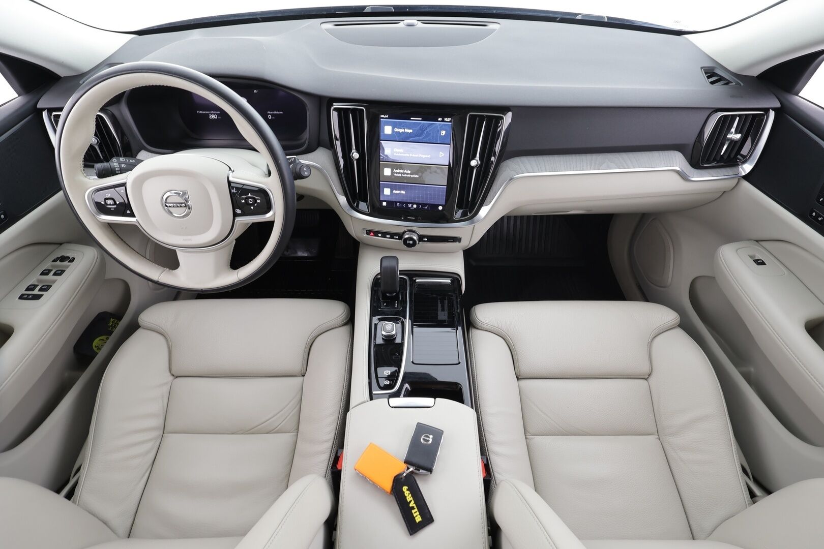 Volvo V60 2023 T6 AWD Long Range Plus Bright aut * ACC / Koukku / Full-LED / P.Kamera / Sportnahat Muistilla / Navi / Kaistavahti * - 1-om Suomi-auto / Akku kuntotarkastettu / 2x Latauskaapelit / Kahdet renkaat aluvanteilla / Merkkihuollot