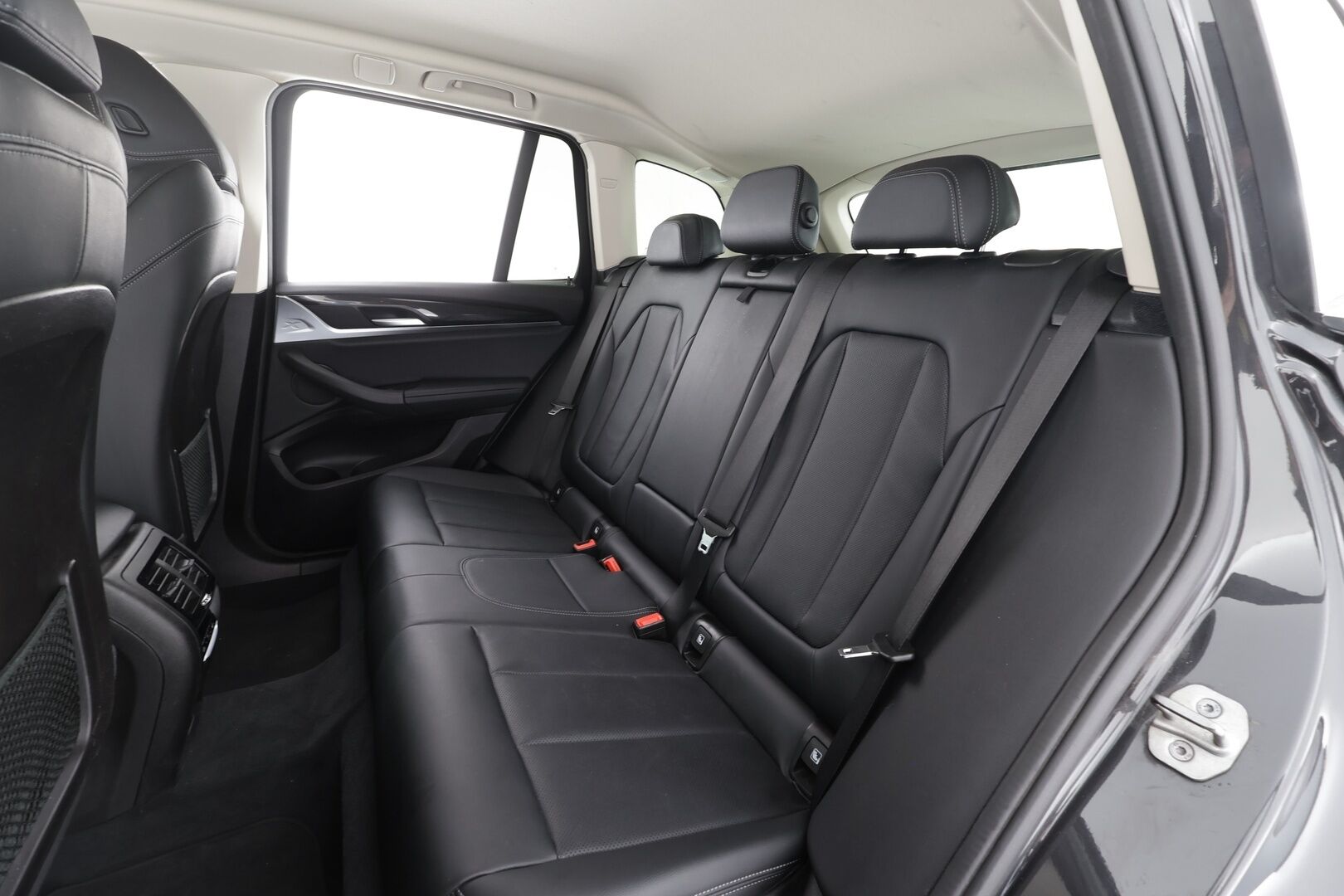 BMW X3 2023 G01 xDrive 30e A Charged Edition *ACC / Vetokoukku / HiFi / Sportnahat / LED / P.Kamera / Navi * - 1-om Suomi-auto / Akku kuntotarkastettu SoH  94% / 2x Latauskaapelit / Kahdet renkaat aluvanteilla / Merkkihuollot - HULLUT AVAJAISHULINAT KORKOTARJOUS 3,29 %