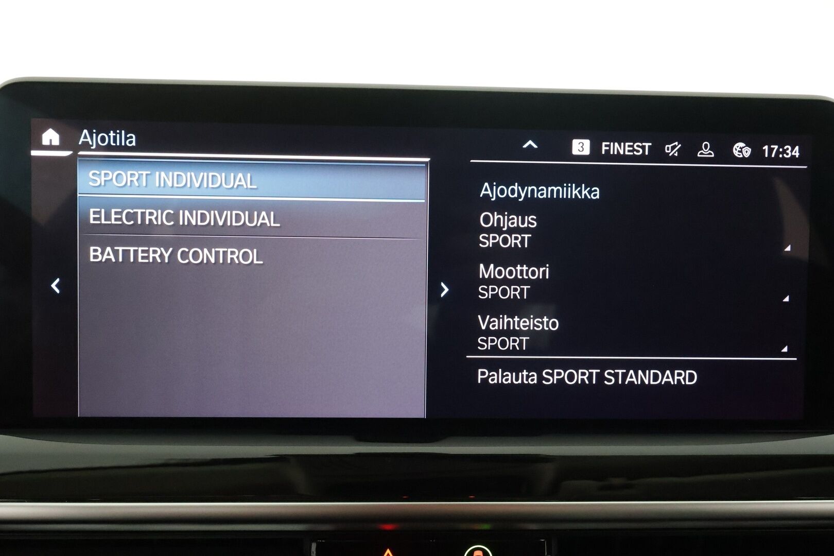 BMW X3 2023 G01 xDrive 30e A Charged Edition * HiFi / Sportnahat / LED / P.Kamera / Koukku / ACC / Navi * - 1-om Suomi-auto / Akku kuntotarkastettu SoH  94% / 2x Latauskaapelit / Kahdet renkaat aluvanteilla / Merkkihuollot