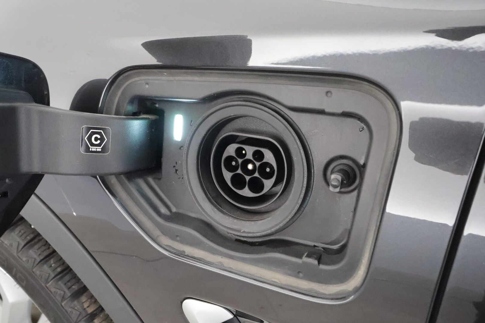 BMW X3 2023 G01 xDrive 30e A Charged Edition * HiFi / Sportnahat / LED / P.Kamera / Koukku / ACC / Navi * - 1-om Suomi-auto / Akku kuntotarkastettu SoH  94% / 2x Latauskaapelit / Kahdet renkaat aluvanteilla / Merkkihuollot