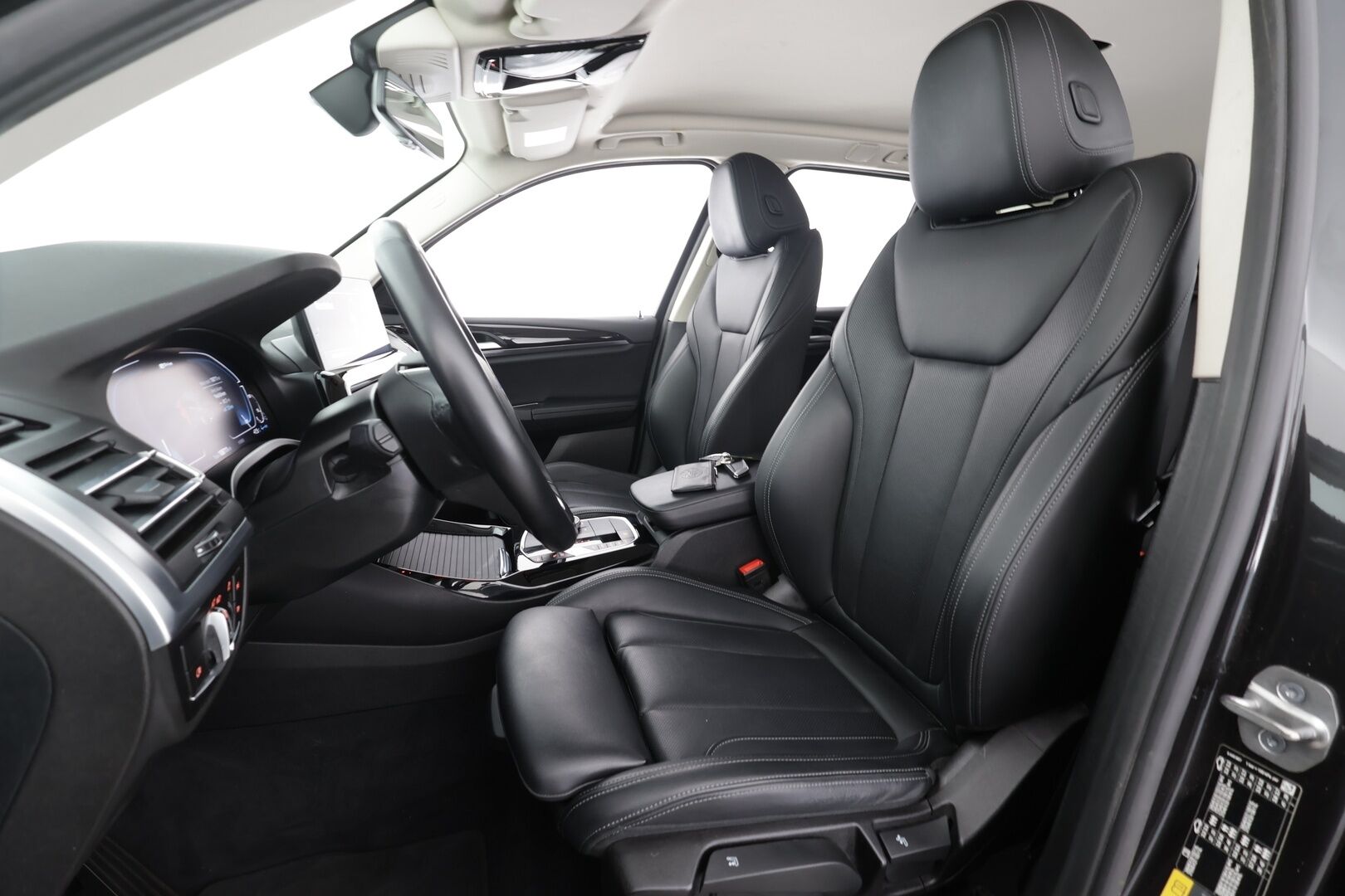 BMW X3 2023 G01 xDrive 30e A Charged Edition *ACC / Vetokoukku / HiFi / Sportnahat / LED / P.Kamera / Navi * - 1-om Suomi-auto / Akku kuntotarkastettu SoH  94% / 2x Latauskaapelit / Kahdet renkaat aluvanteilla / Merkkihuollot - HULLUT AVAJAISHULINAT KORKOTARJOUS 3,29 %