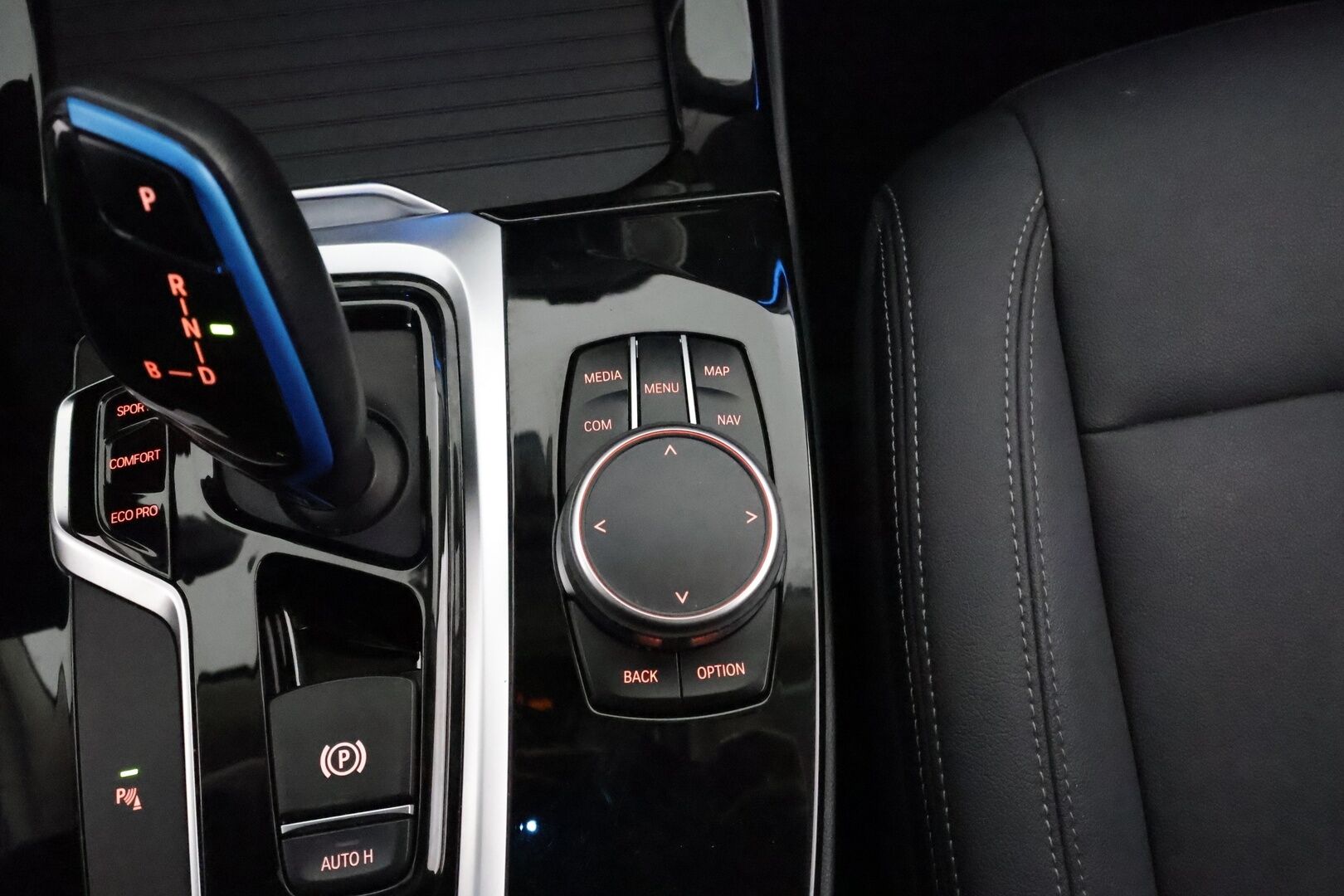 BMW iX3 2021 G08 Charged - 3,99 % KORKOTARJOUS TÄHÄN AUTOON - Panorama / Adapt. Vakkari / Koukku / P. kamera / LED-valot / Muistipenkki / kaistavahti / Navi / 2x Renkaat /