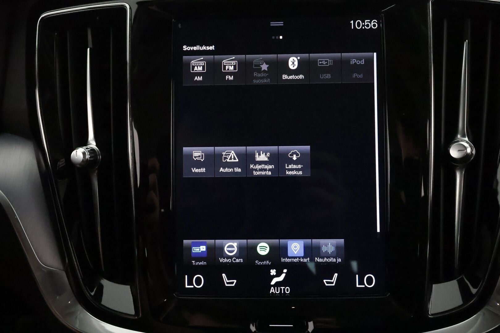 Volvo V60 2019 D3 momentum **Webasto / Adapt.Vakkari / LED-valot / P.Tutkat / Kaistavahti** - Kahdet Renkaat / Merkkihuollettu!