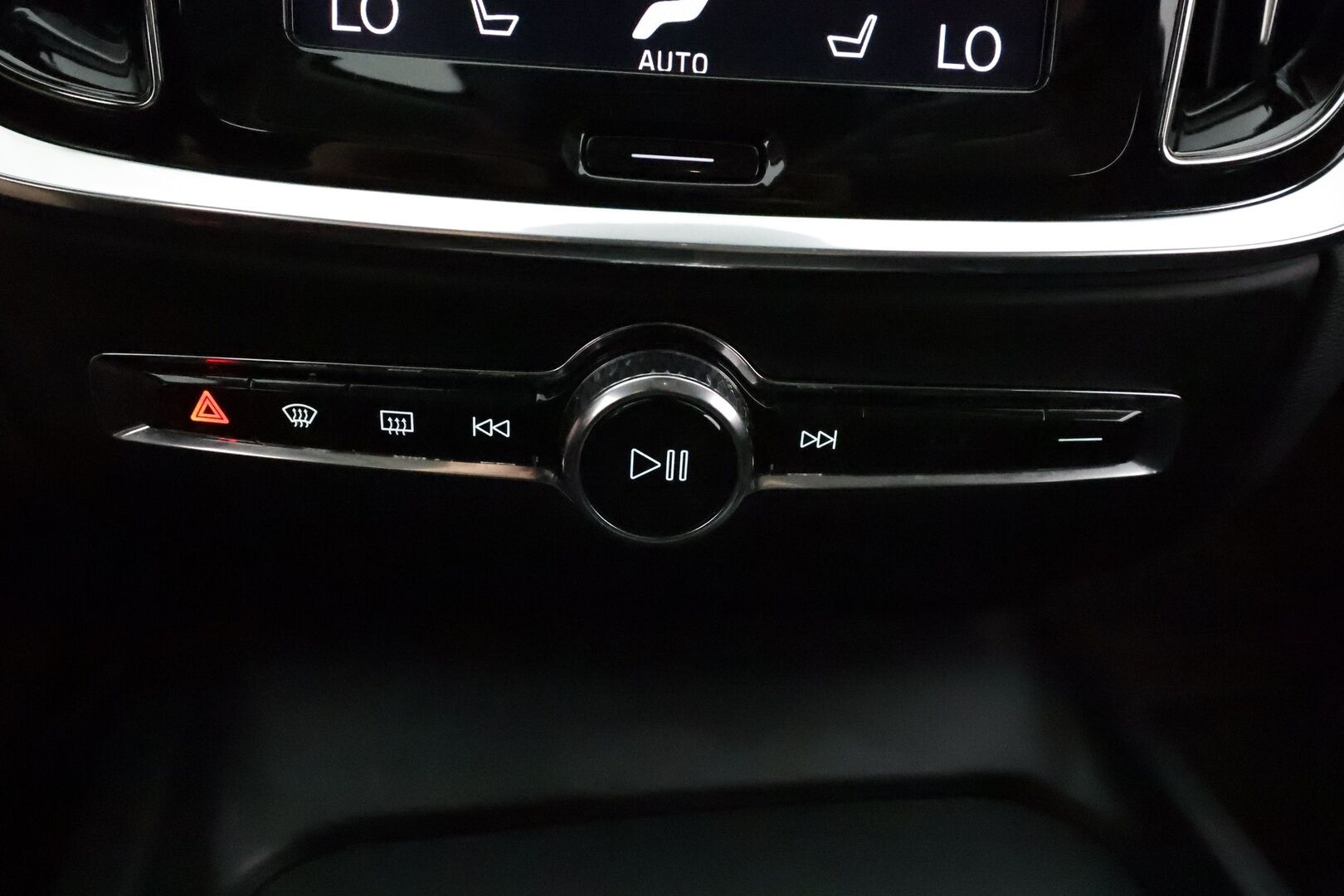 Volvo V60 2019 D3 momentum **Webasto / Adapt.Vakkari / LED-valot / P.Tutkat / Kaistavahti** - Kahdet Renkaat / Merkkihuollettu!