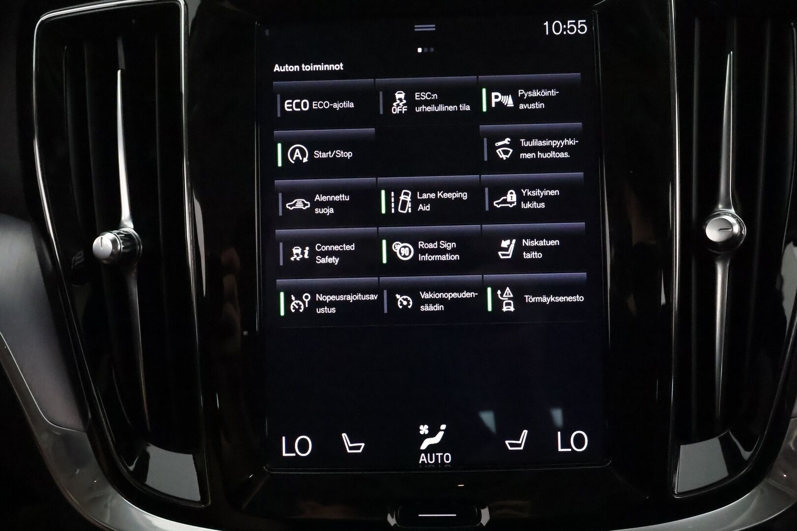 Volvo V60 2019 D3 momentum **Webasto / Adapt.Vakkari / LED-valot / P.Tutkat / Kaistavahti** - Kahdet Renkaat / Merkkihuollettu!