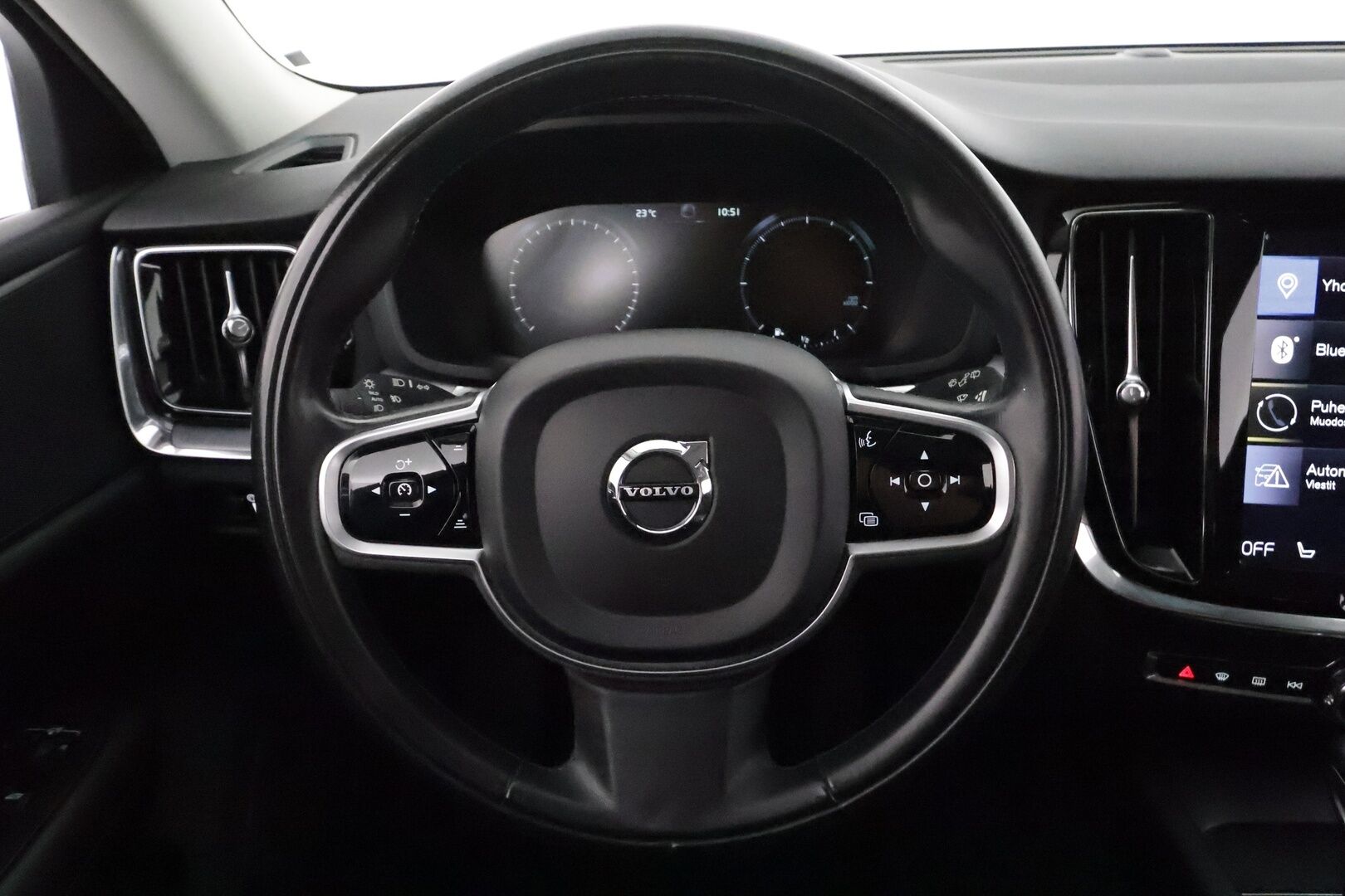 Volvo V60 2019 D3 momentum **Webasto / Adapt.Vakkari / LED-valot / P.Tutkat / Kaistavahti** - Kahdet Renkaat / Merkkihuollettu!
