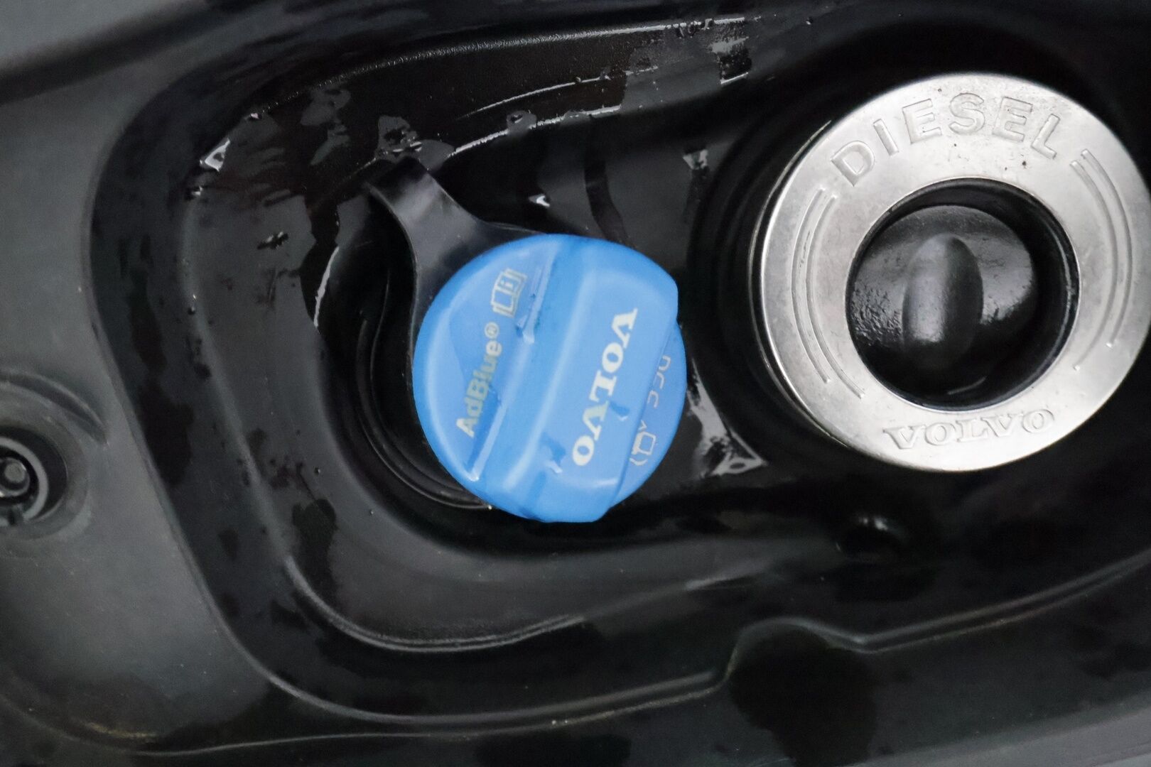 Volvo V60 2019 D3 momentum **Webasto / Adapt.Vakkari / LED-valot / P.Tutkat / Kaistavahti** - Kahdet Renkaat / Merkkihuollettu!