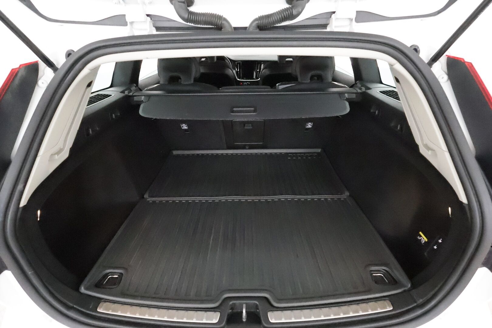 Volvo V60 2019 D3 momentum **Webasto / Adapt.Vakkari / LED-valot / P.Tutkat / Kaistavahti** - Kahdet Renkaat / Merkkihuollettu!