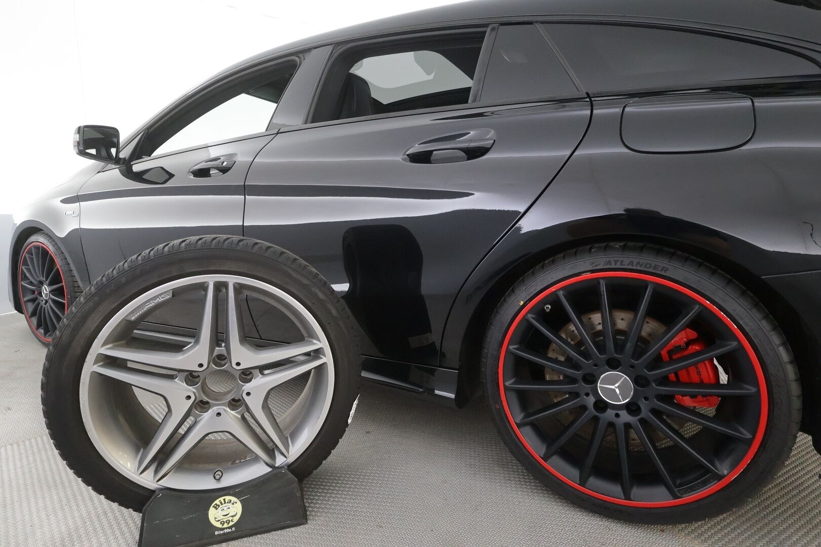 MERCEDES-BENZ CLA 45 AMG 2017 4MATIC Shooting Brake Facelift - | Perf Penkit | Perf Putkisto | H/K | Lasikattoluukku | LED High Performance | Nahat | P.Kamera | Urheilualusta | Kahdet Renkaat |